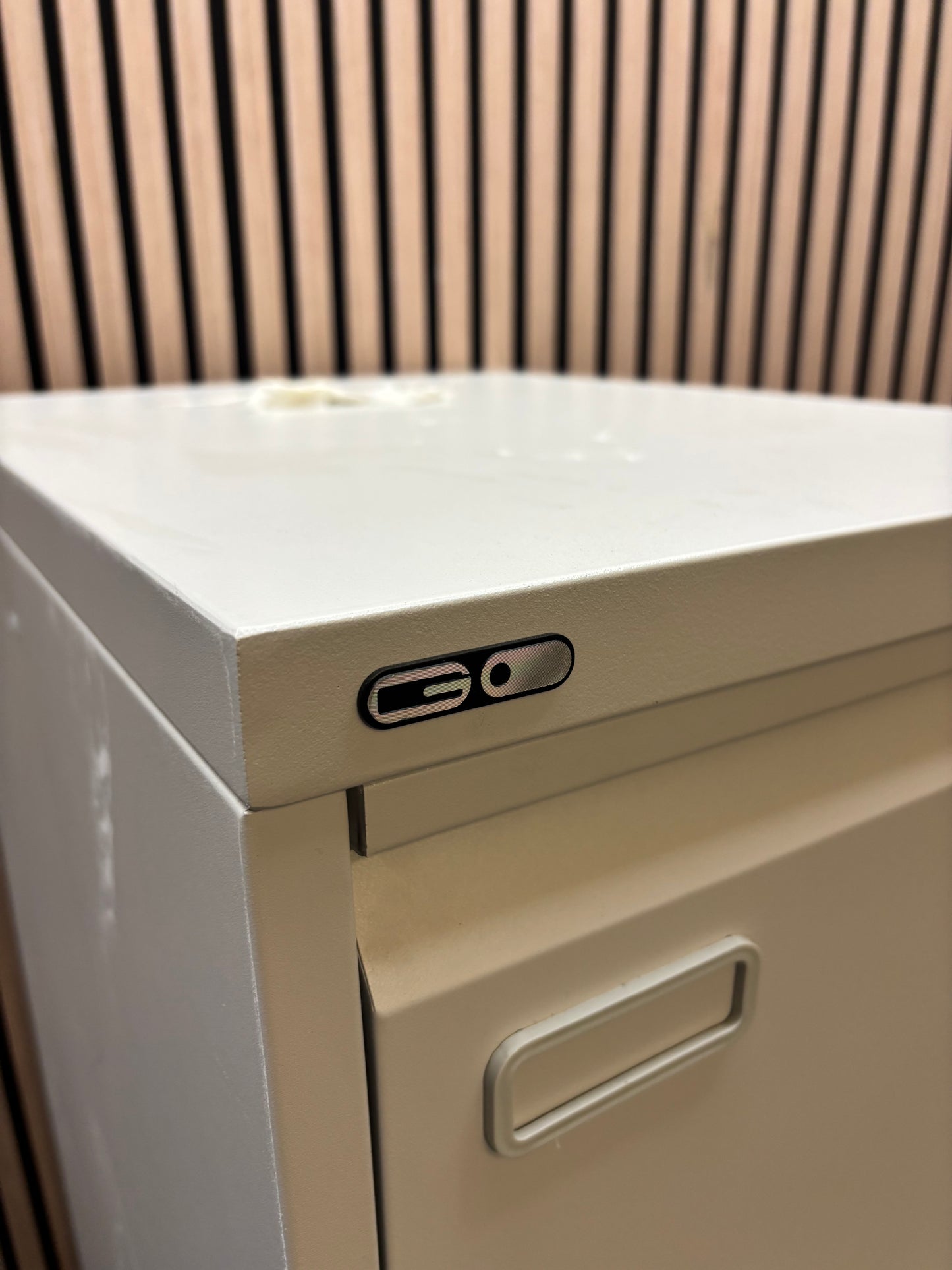 Grey metal 3 drawer filing cabinet
