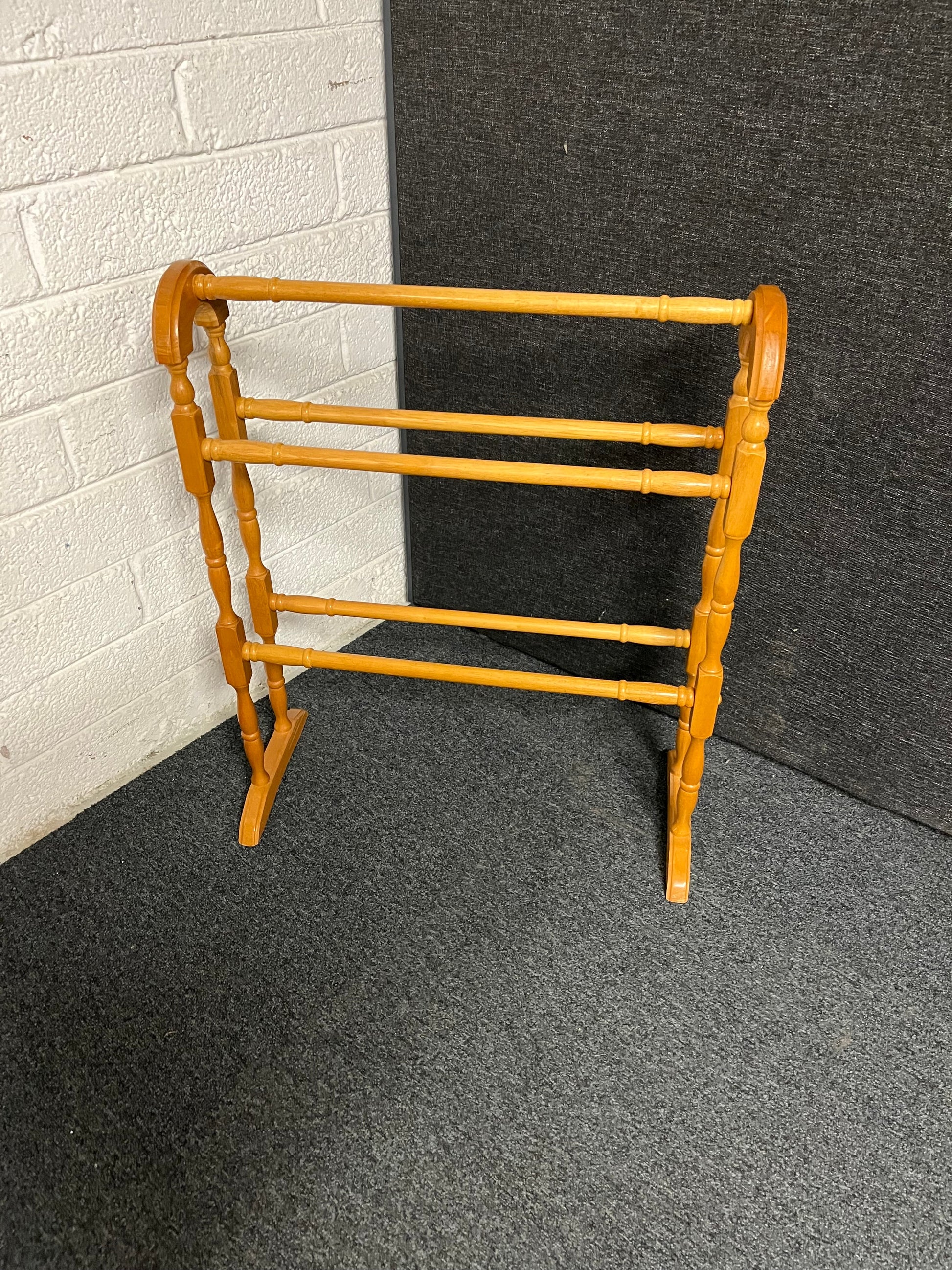 Hardwood towel rack 1225