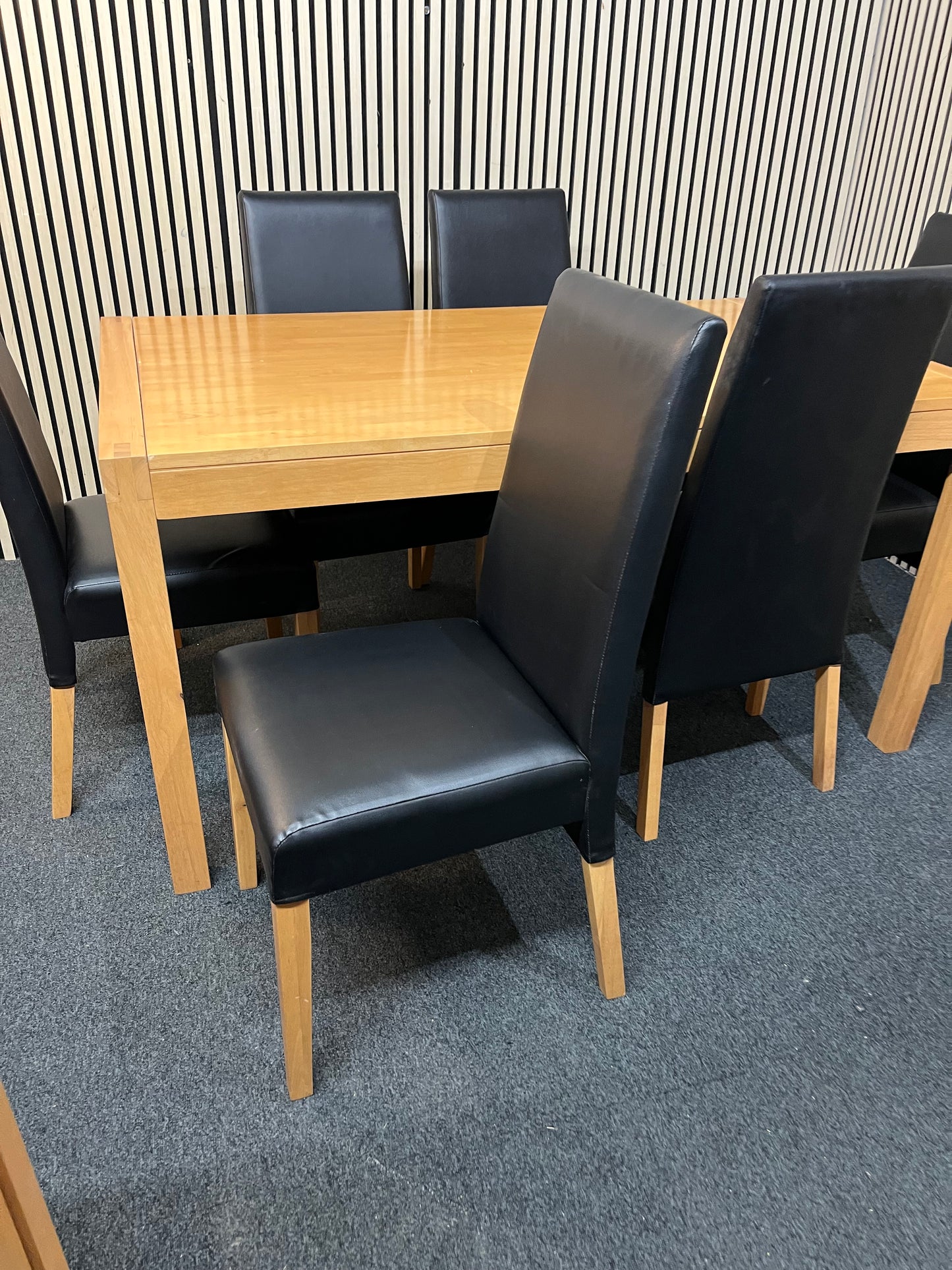 Rectangular beech dining table (L 150 x W 90 cm) with 6 black leatherette dining chairs 43505