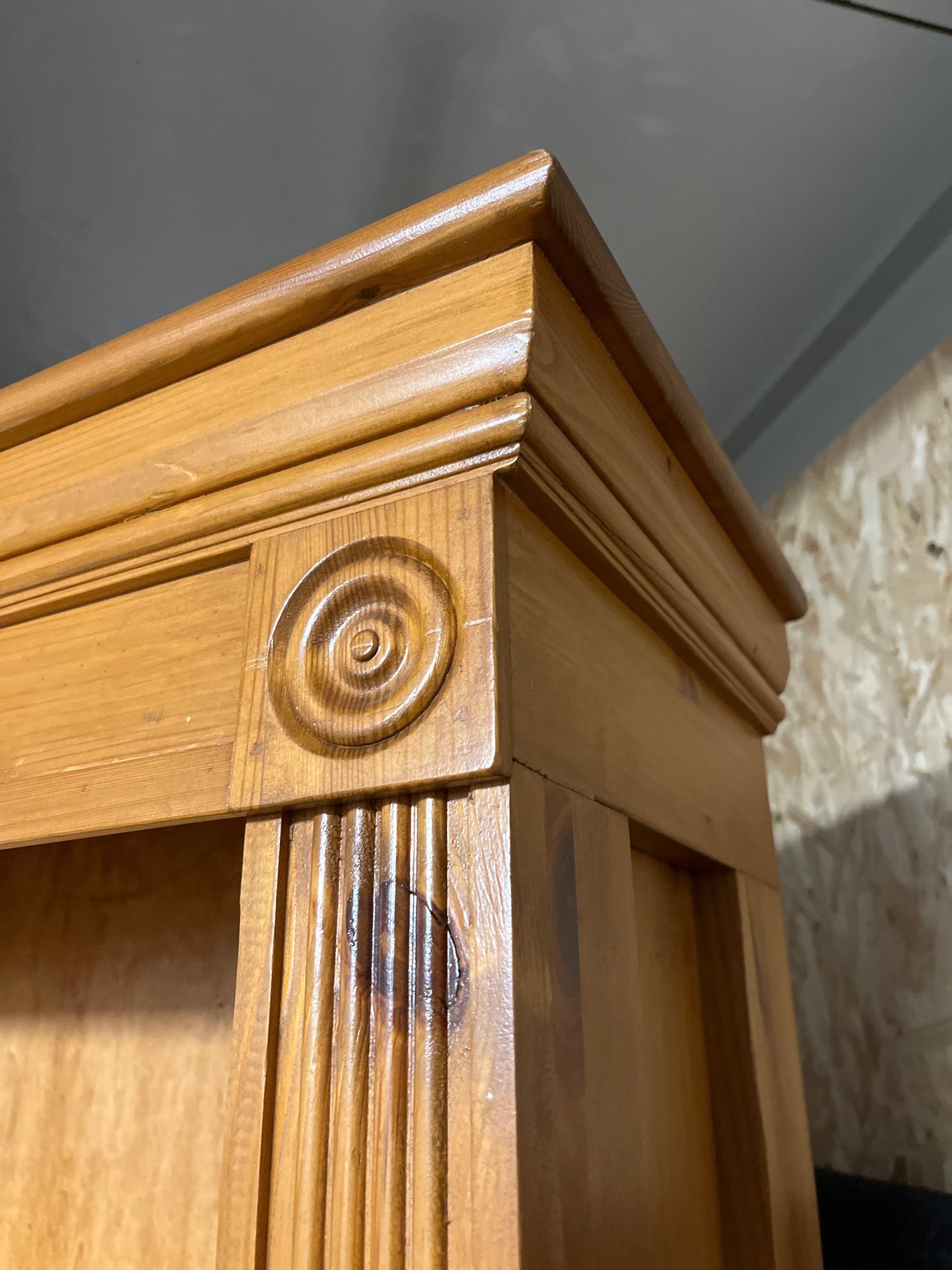 Tall solid pine ornate bookcases with shelves (H 2150 x W 1500 x D 330 mm) 1225