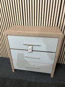 Switch Oak laminate and white gloss 3 drawer chest with slight peeling to top (H 86 x W 80 x D 40 cm) 1126 2 image
