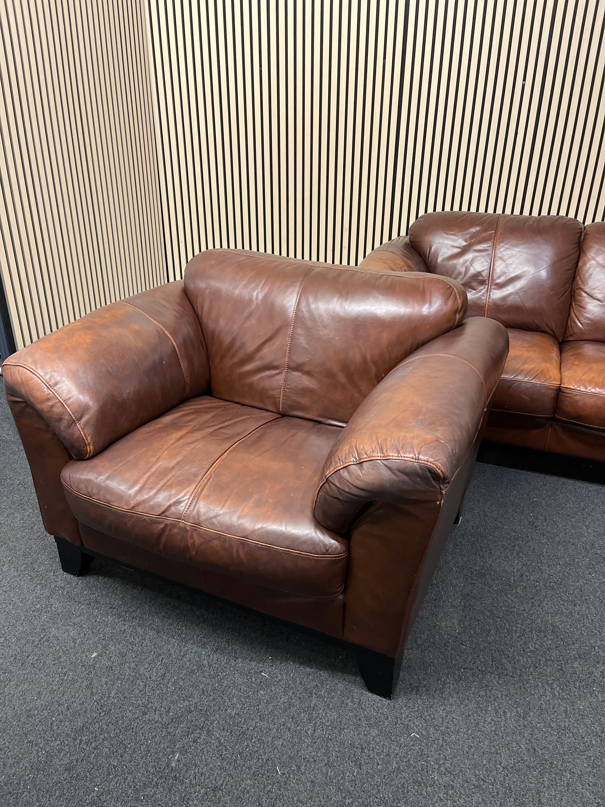 2+1 dark soft brown leather sofa suite (Widths 160, 120 cm respectively)  1425