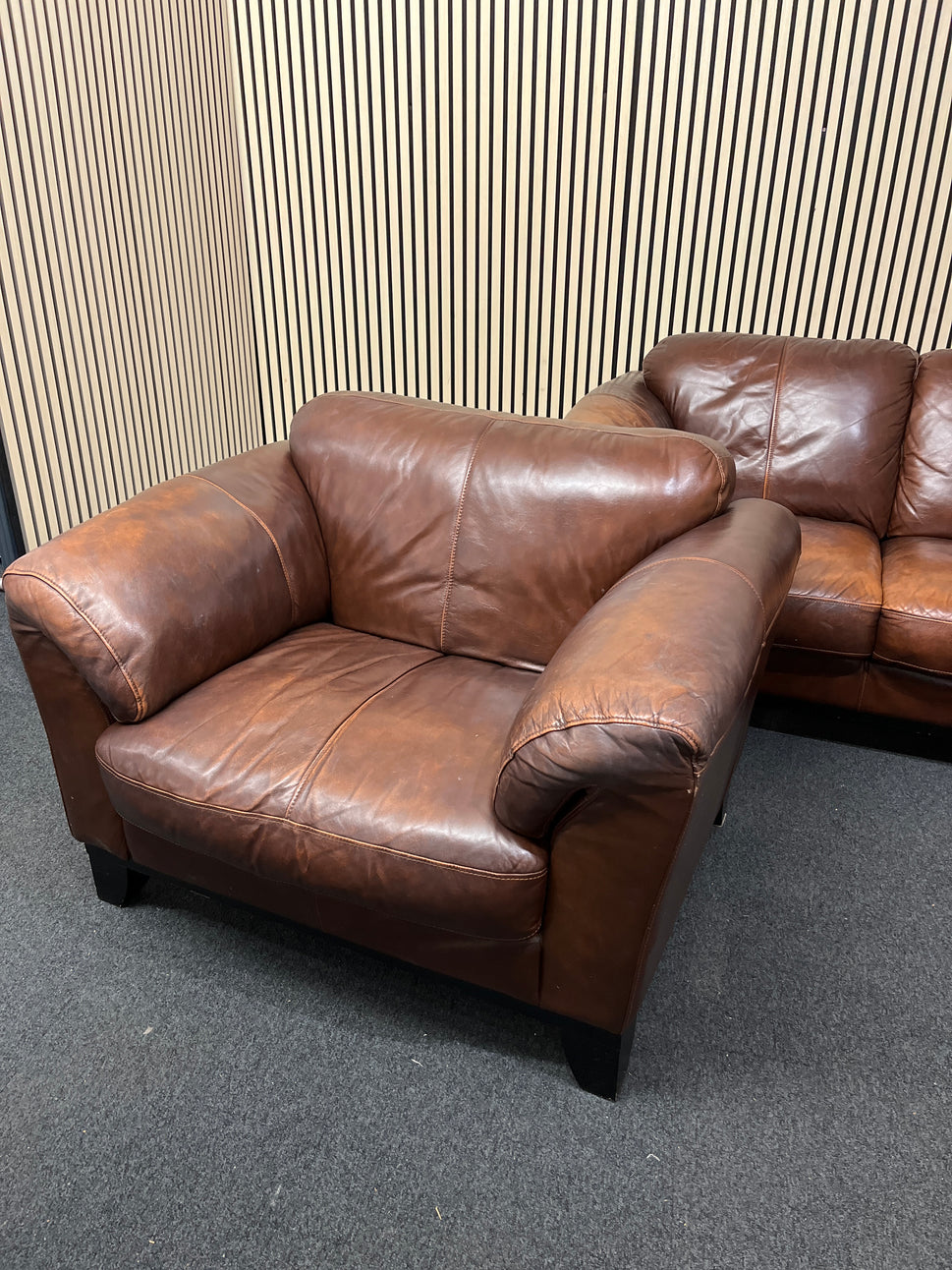 2+1 dark soft brown leather sofa suite (Widths 160, 120 cm respectively)  1425