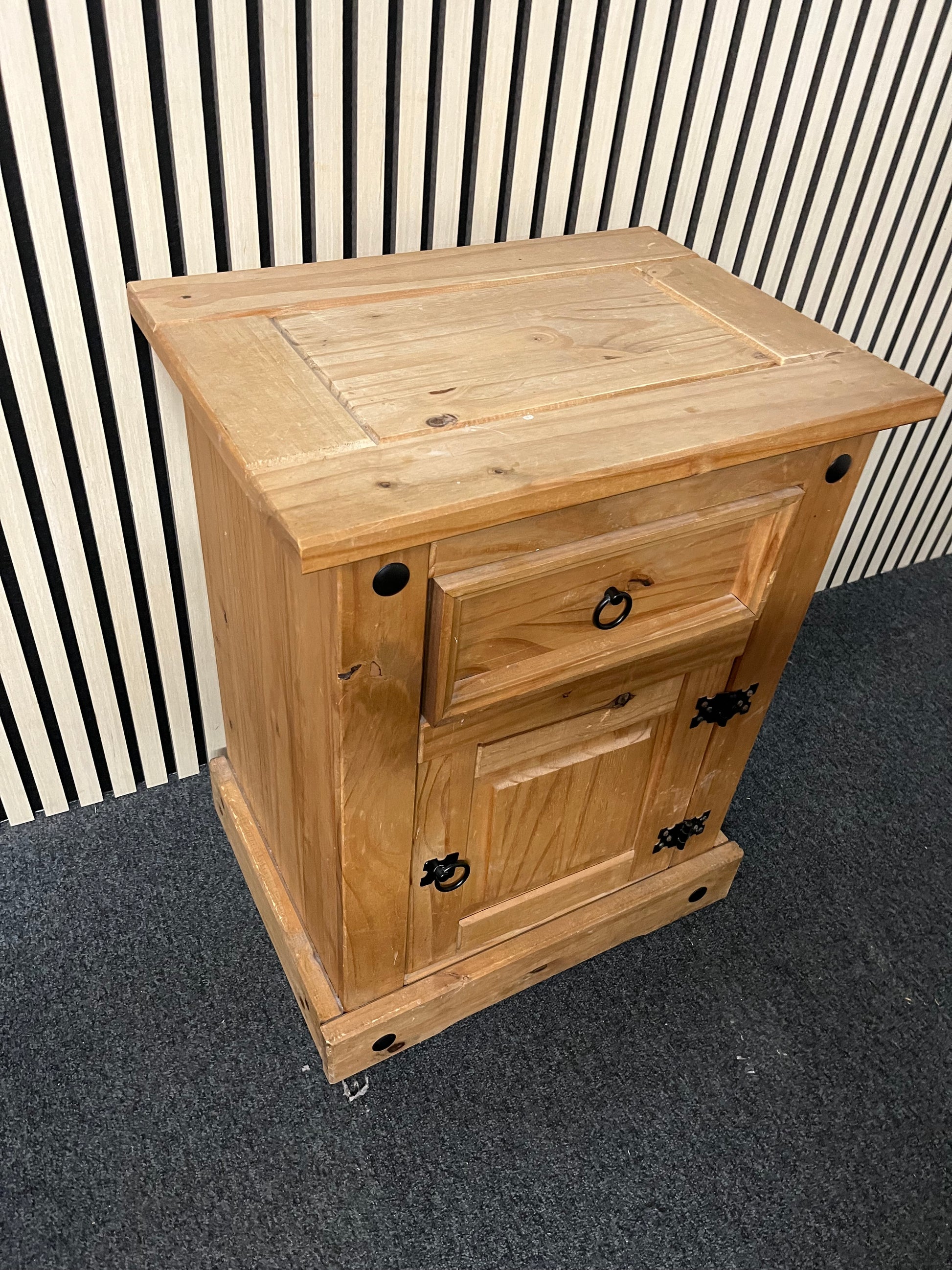 Mexican pine 1 door 1 drawer bedside locker 2325