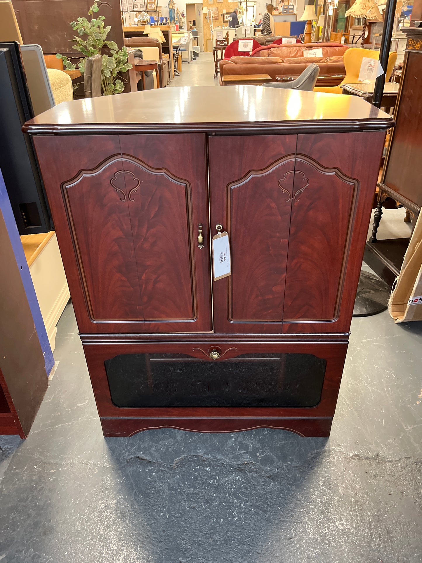 Rossmore mahogany 2 door bi-fold TV unit  2125