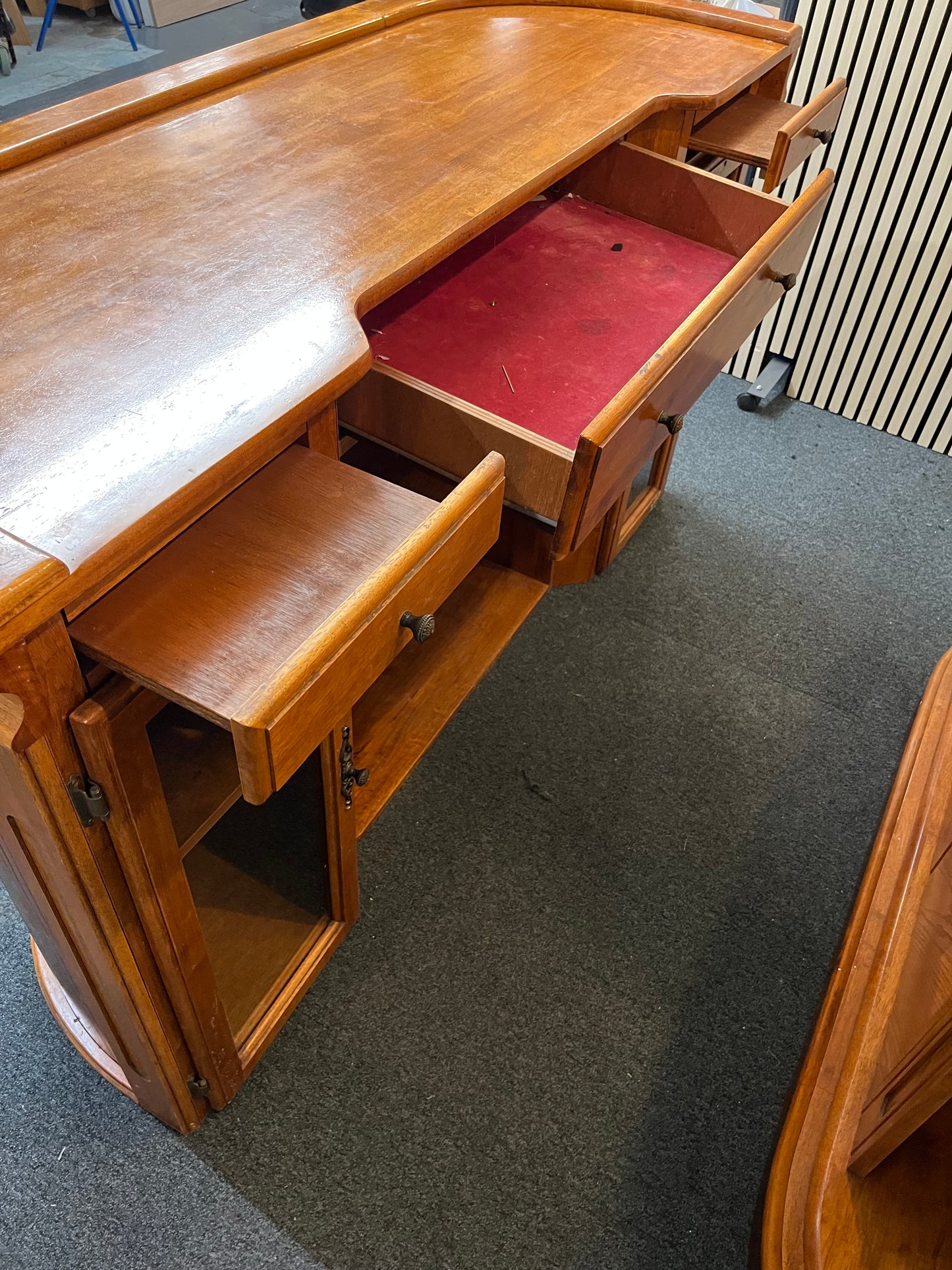 Ornate oak stained tall bar counter with storage drawers (Front H 110 x W 170 x D 60 cm) (Back  H 219 x W 177 x D 35 cm)