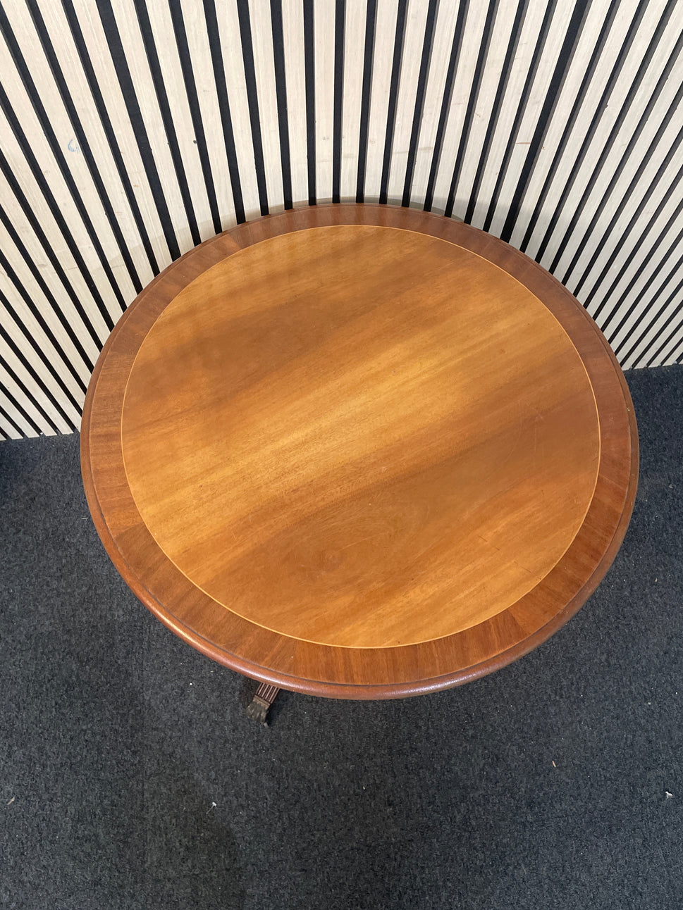 Circular mahogany inlaid side table (H 74 x Diameter 76 cm) 43335