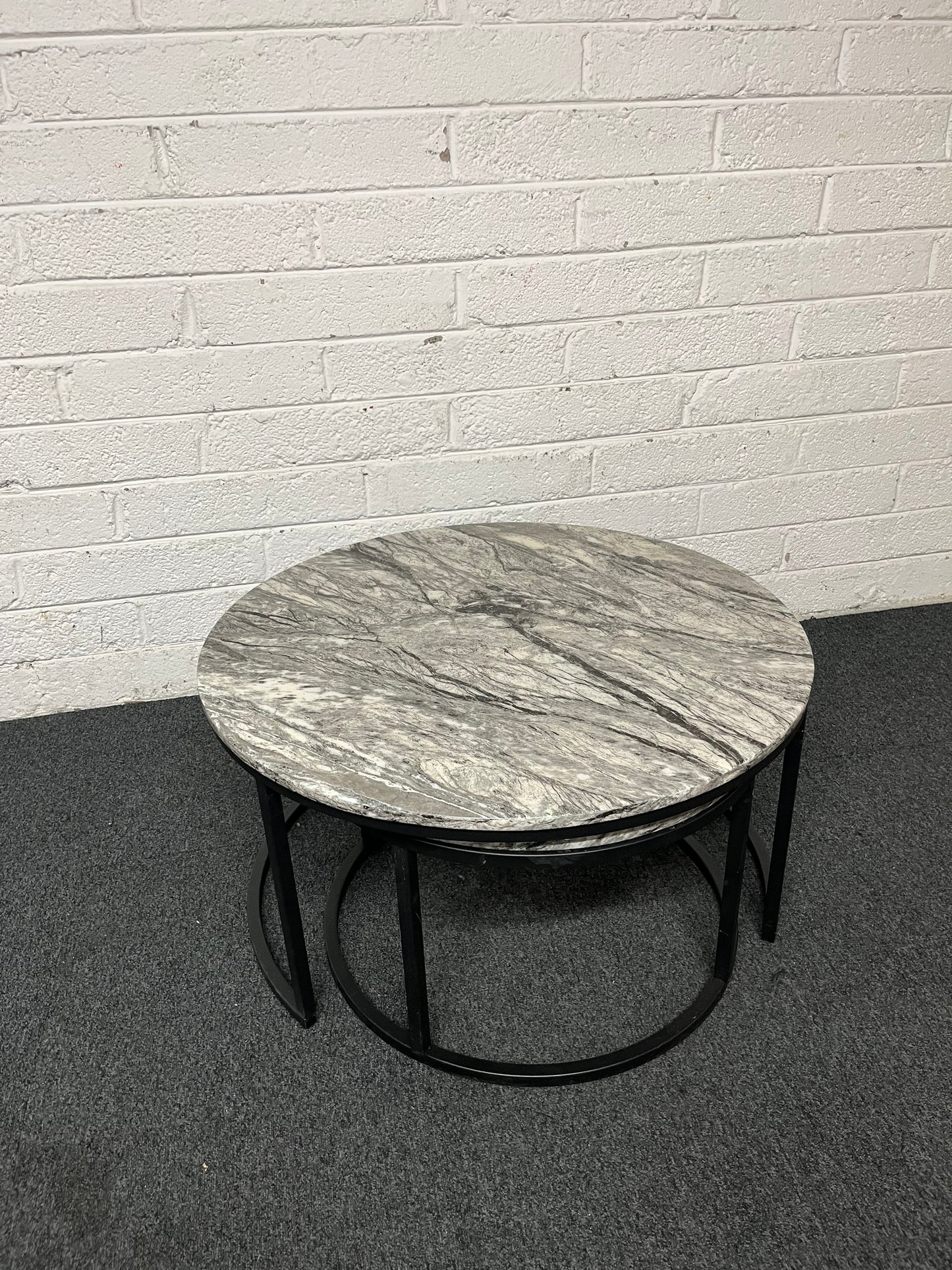 Grey granite circular top, black metal frame nest of 2 coffee tables (800W & 600W 430H) 3225