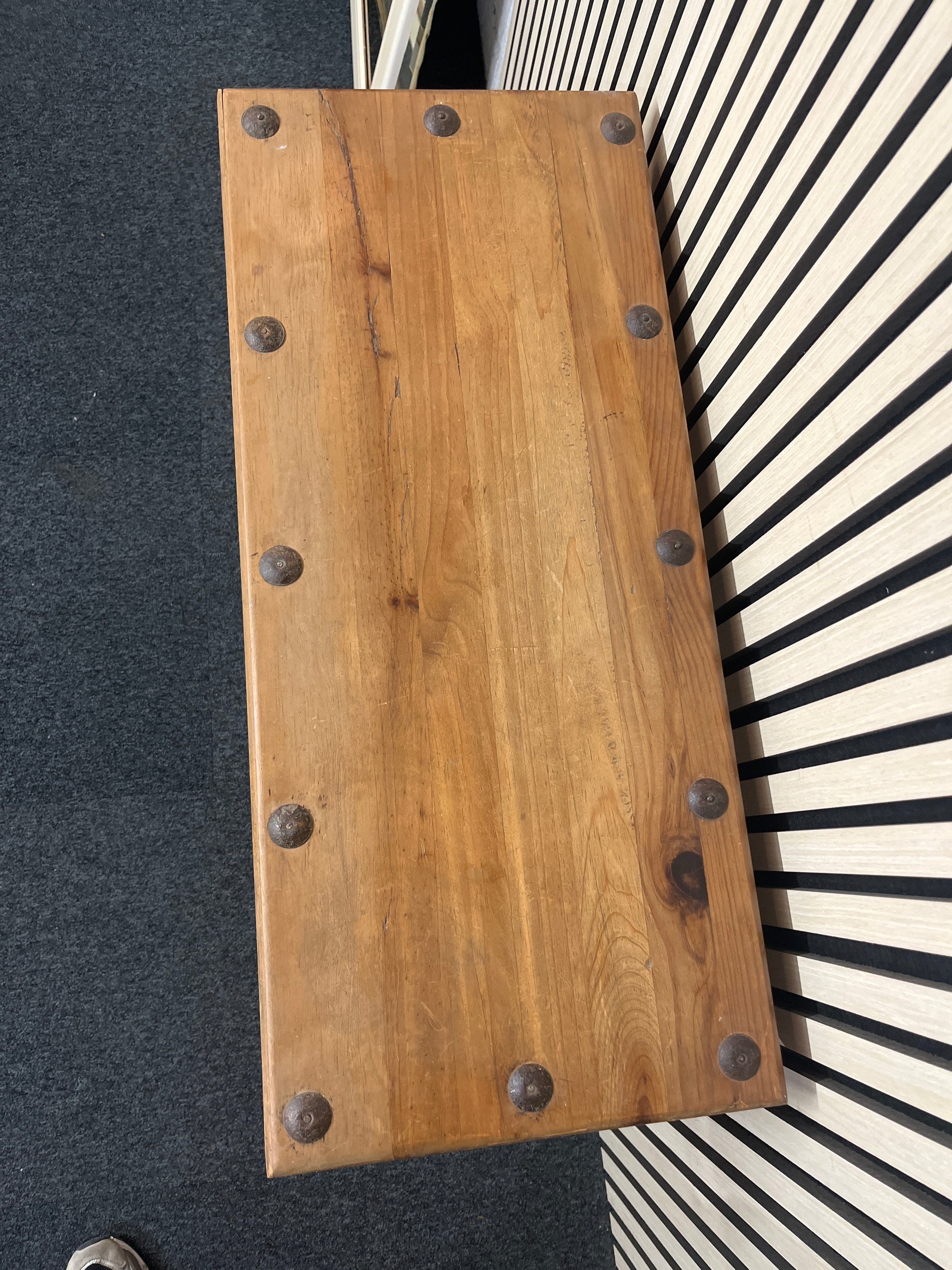 Mexican pine console table with metal detailing (H 76 x H 76 x D 33 cm)