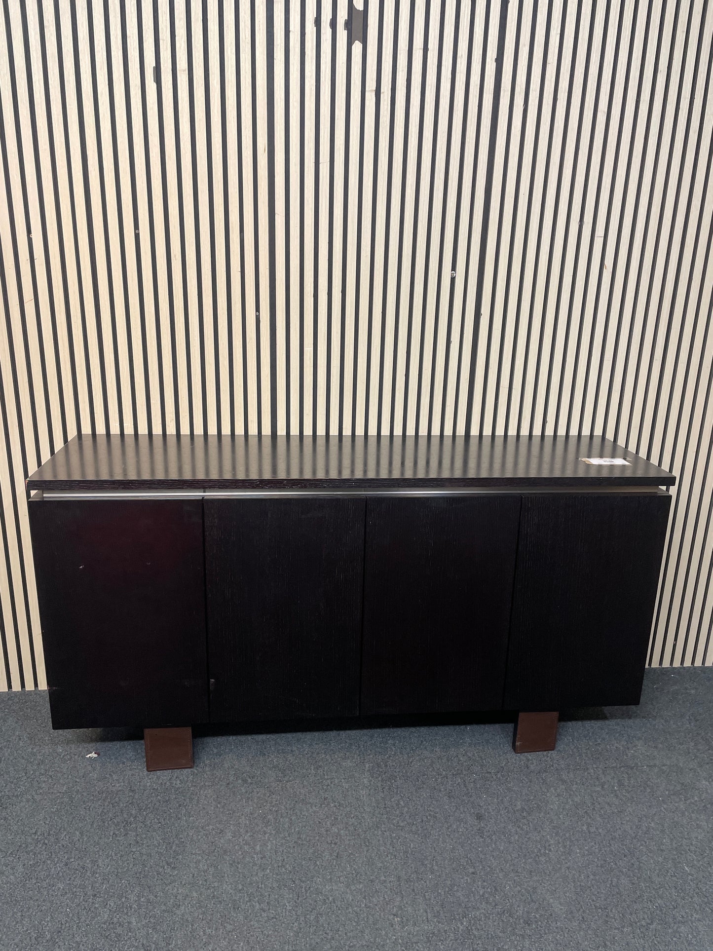 Large dark wood stained 4 door sideboard (H 87 x W 160 x D 45 cm) 3126