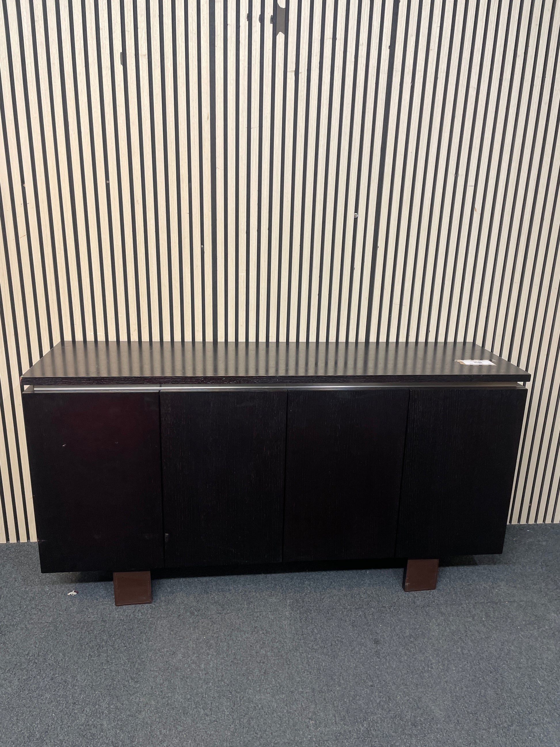 Large dark wood stained 4 door sideboard (H 87 x W 160 x D 45 cm) 3126