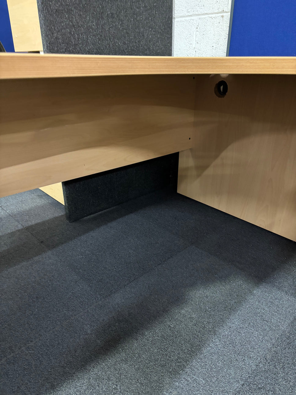 SECONDHAND 1600*1200 radial panel desks with matching DH pedestal%A0