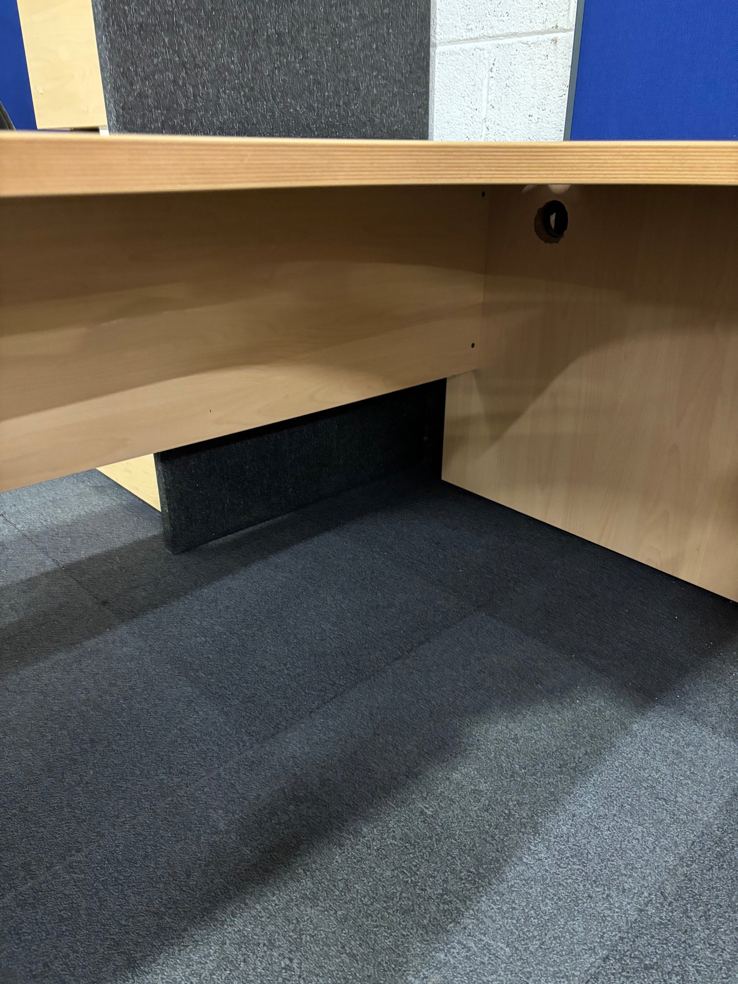 SECONDHAND 1600*1200 radial panel desks with matching DH pedestal%A0