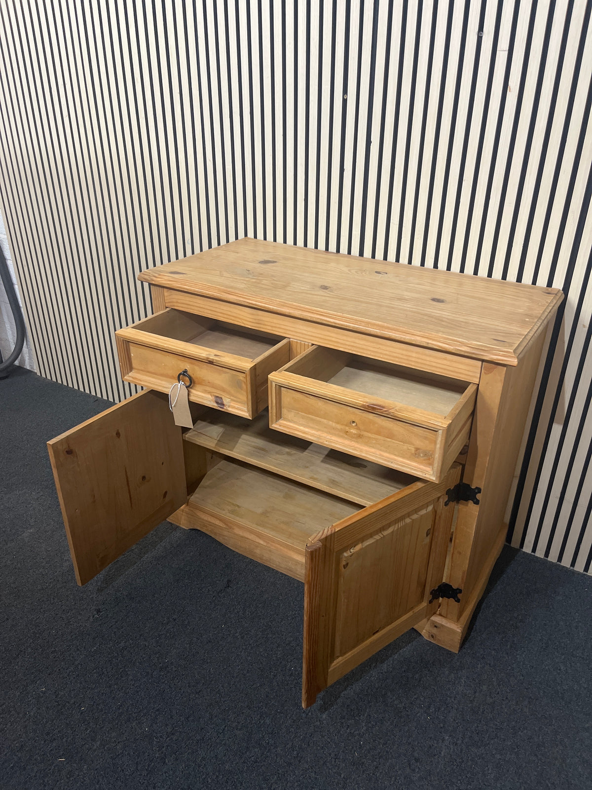 Waxed pine sideboard
(H 90 x W 106 x D 50 cm)  44266