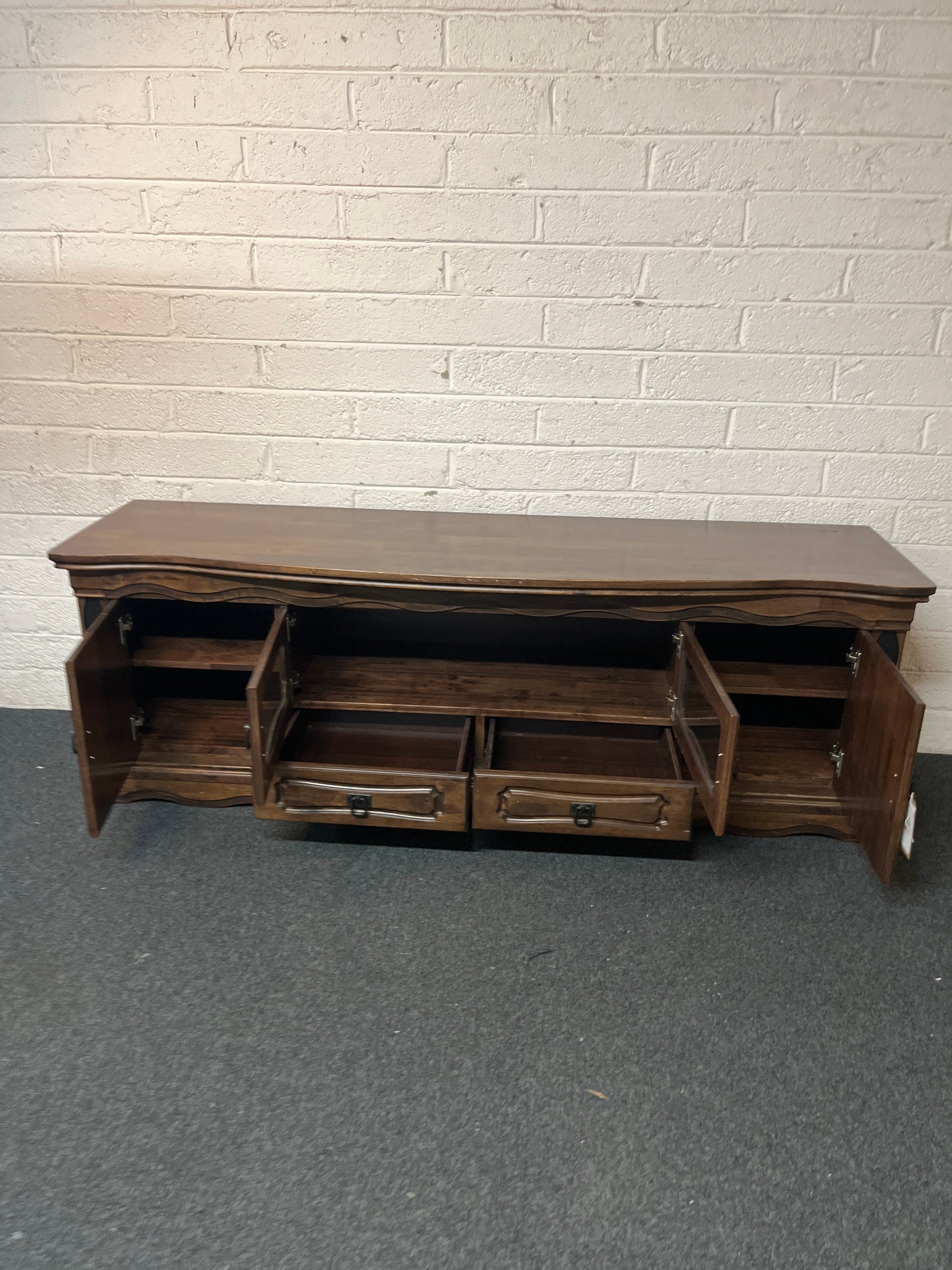 Low  dark wood 4 door 2 drawer sideboard TV unit (H 65 x W 190 x D 52 cm)  1325