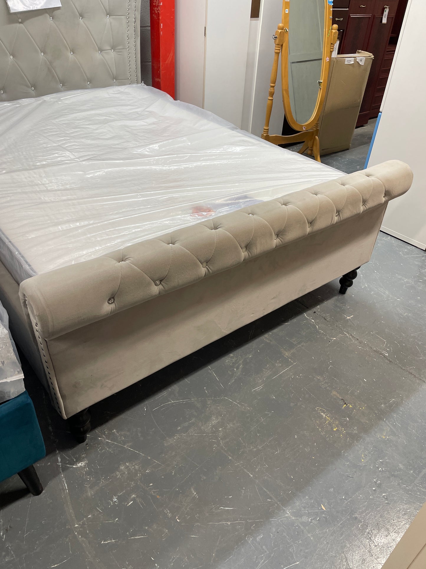 4ft 6 high end silver grey velour button back bed frame 3126