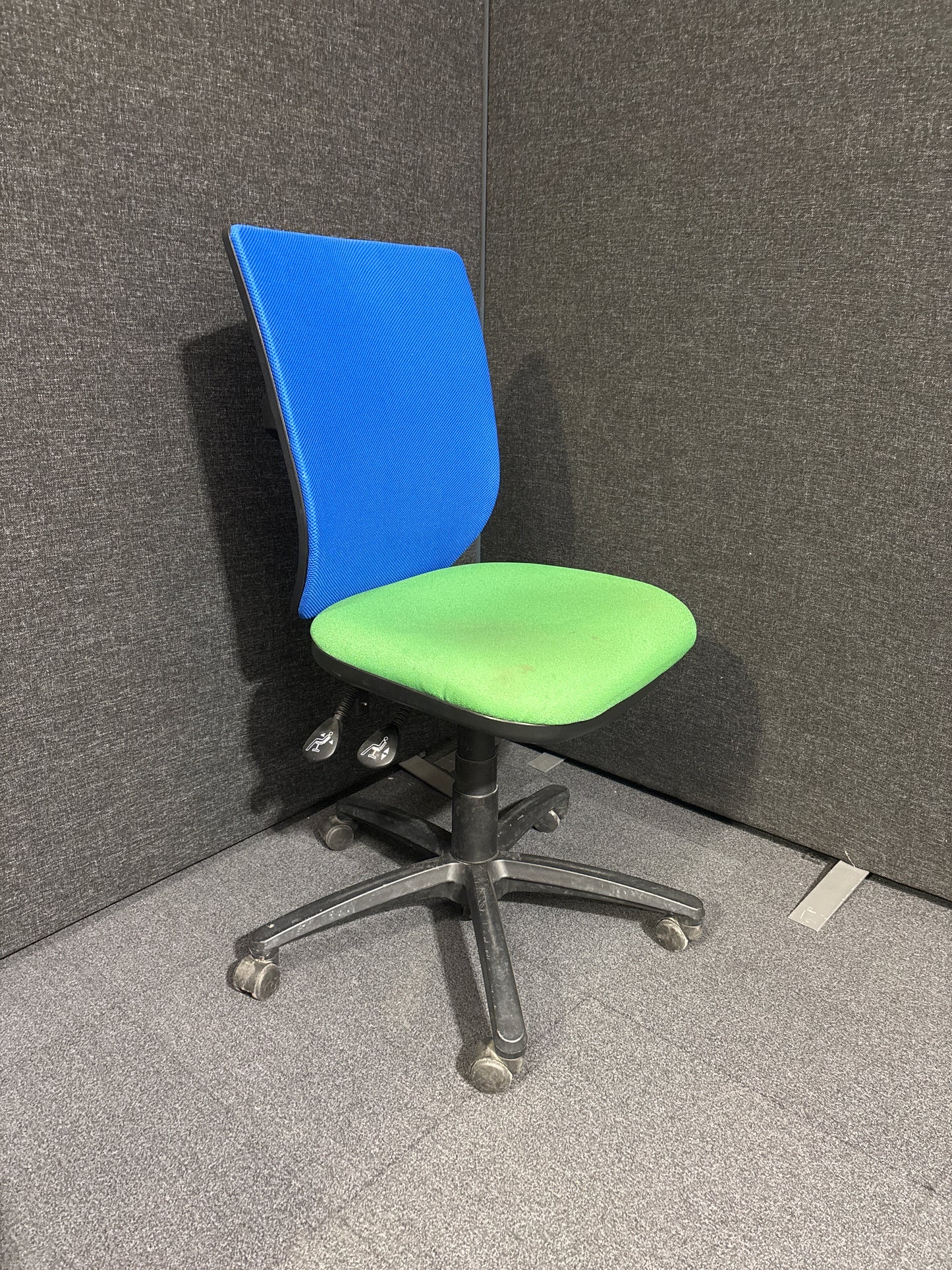 Second hand altino swivel chair blue mesh back with green fabric seat- no arms