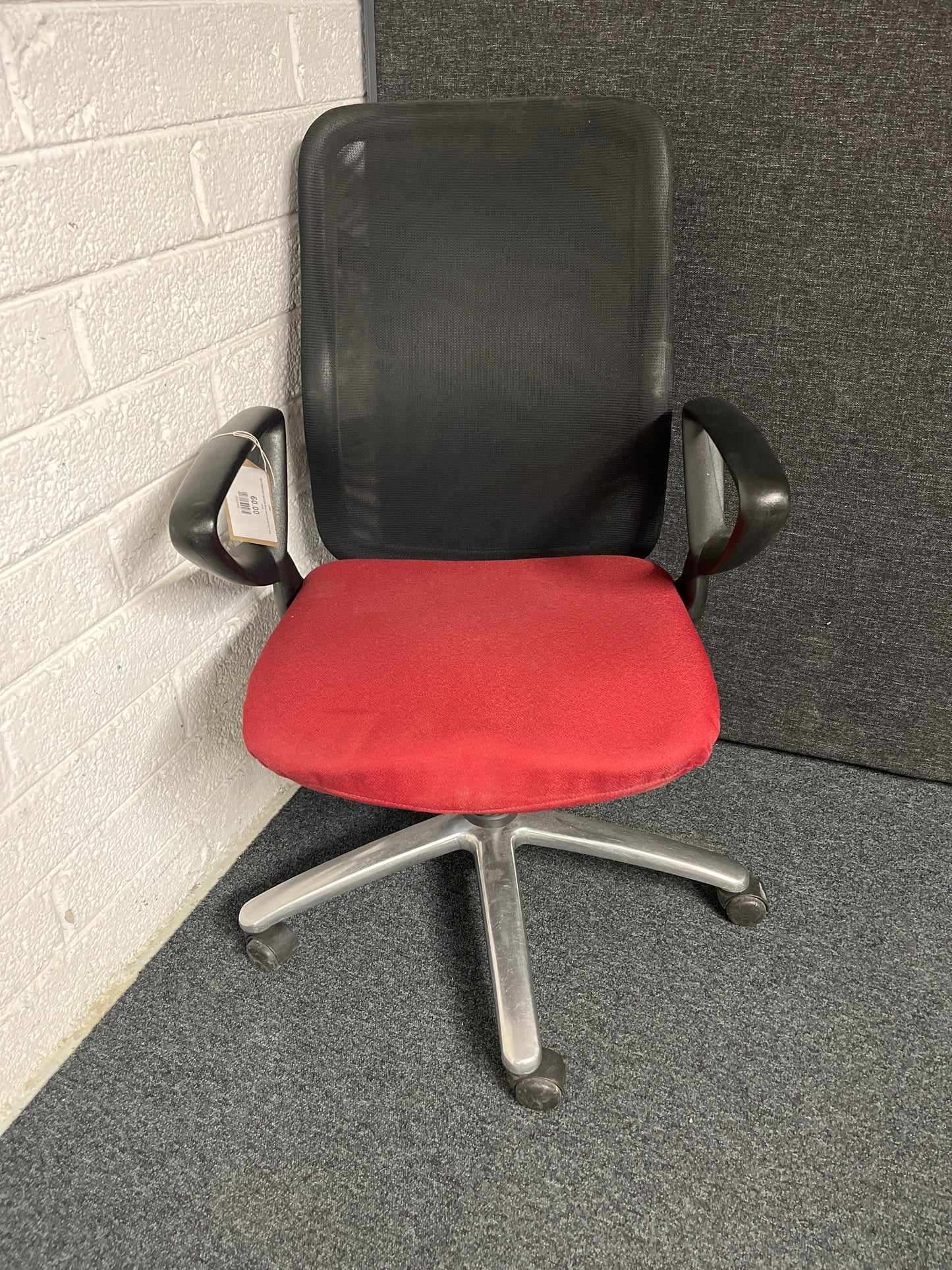 SECONDHAND MARGIN Wine mesh swivel chair with arms