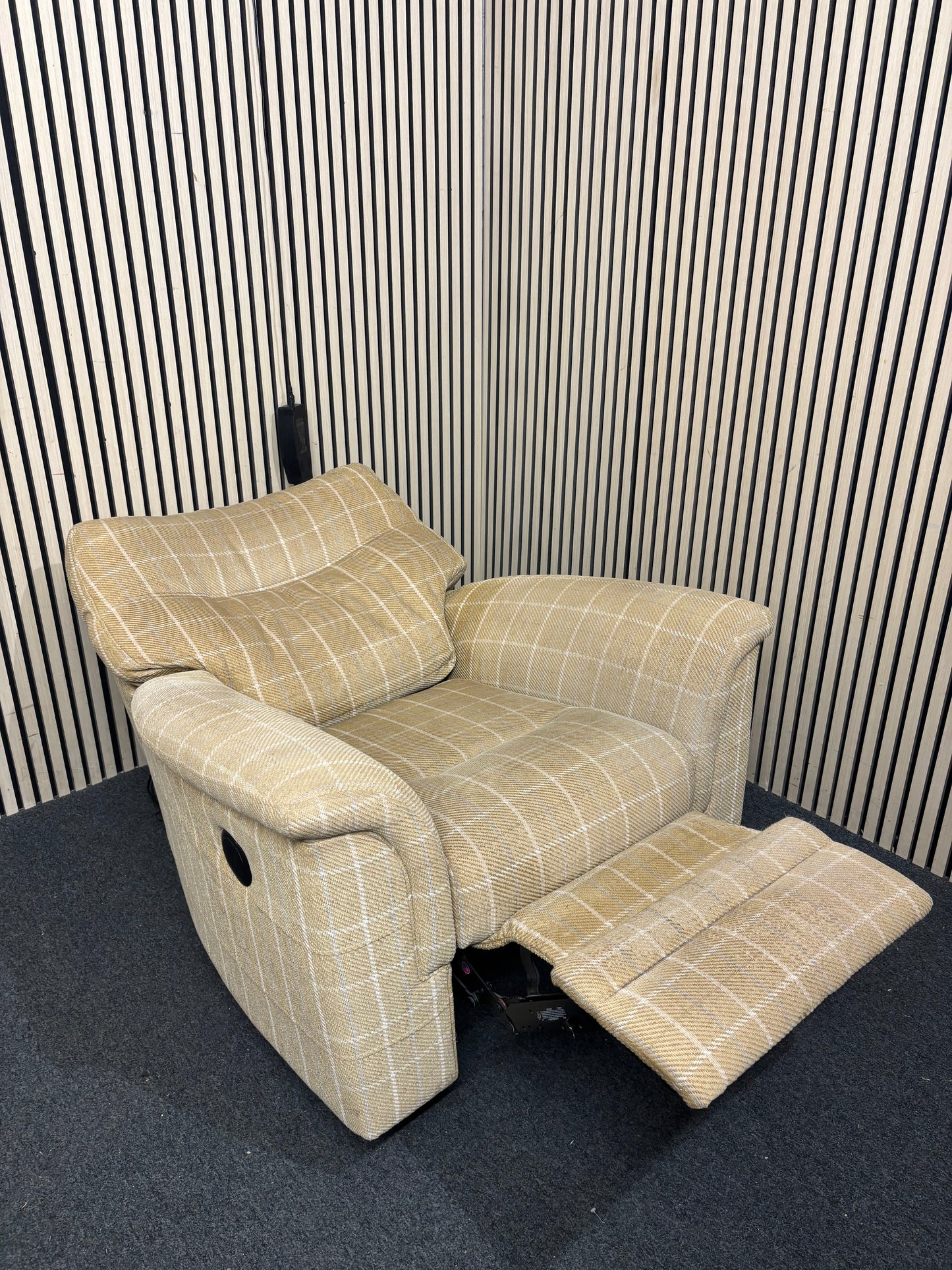 Parker Knoll cream tartan fabric electric recliner armchair 2226