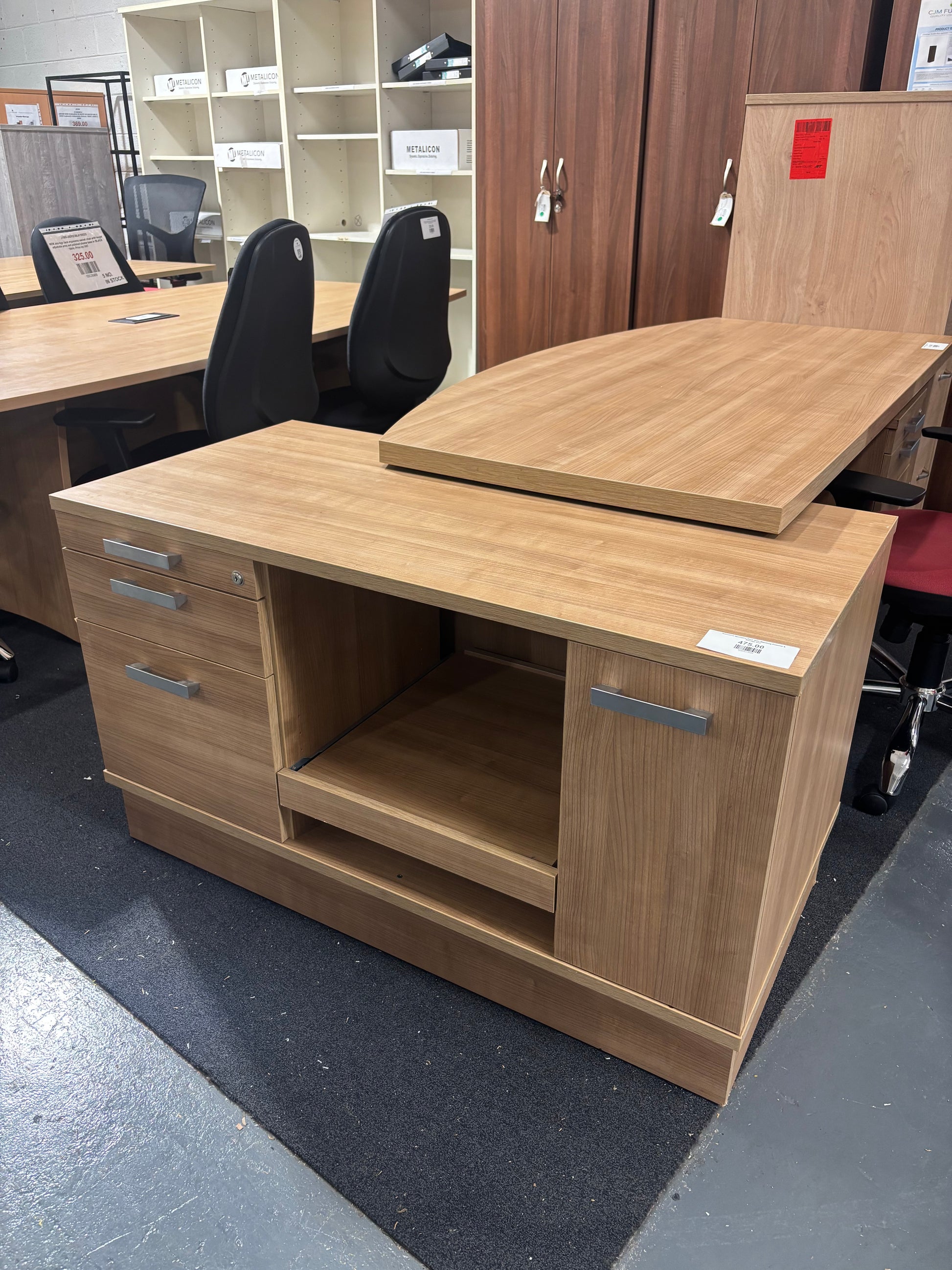 Executive Managers Desk With Matching Pedestal & Storage Unit