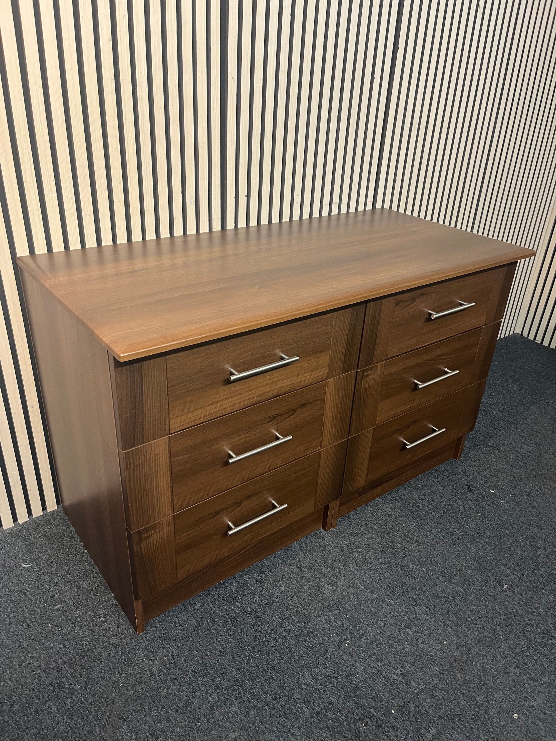 Walnut laminate 6 drawer chest (H 77 x W 122 x D 58 cm) 43736