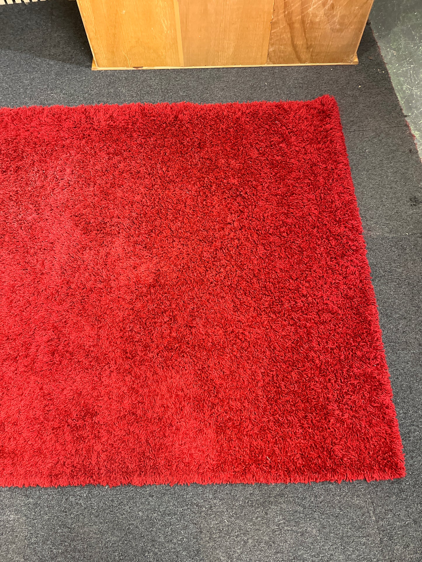 Red shaggy floor rug (210 x 140 cm) 3126