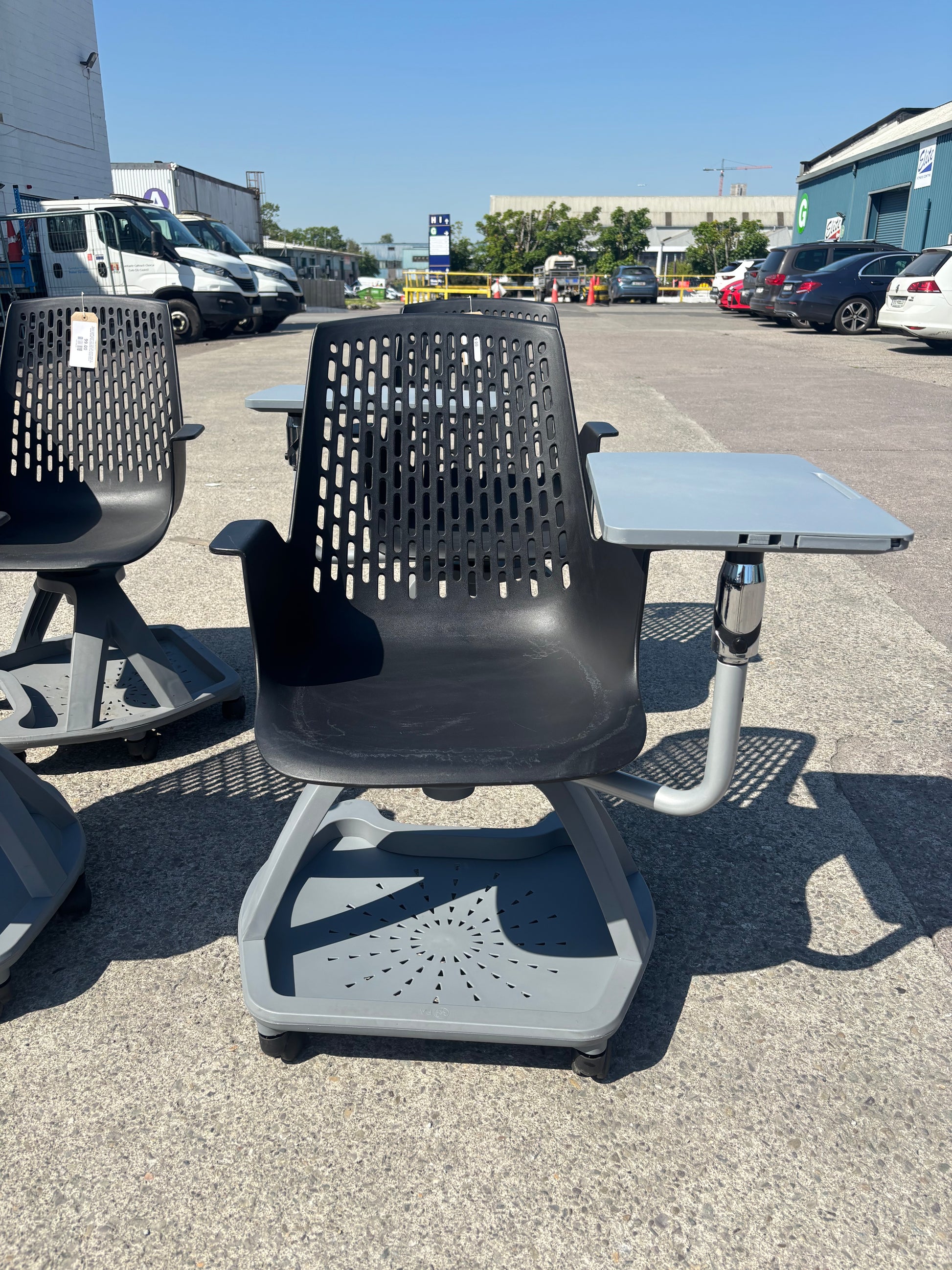 Report mobile conference chair with writing tablet on castors, black plastic seat, dark grey writing tablet with drinks holder. 90Hx64Wx59H. Seat height 445mm