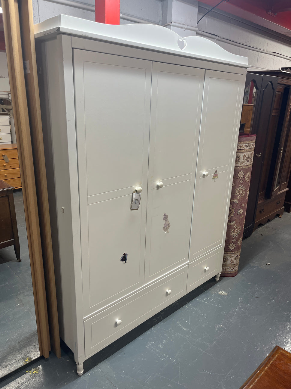 White laminate 3 door 2 drawer wardrobe (H 196 x W 156 x D 50 cm) 1325