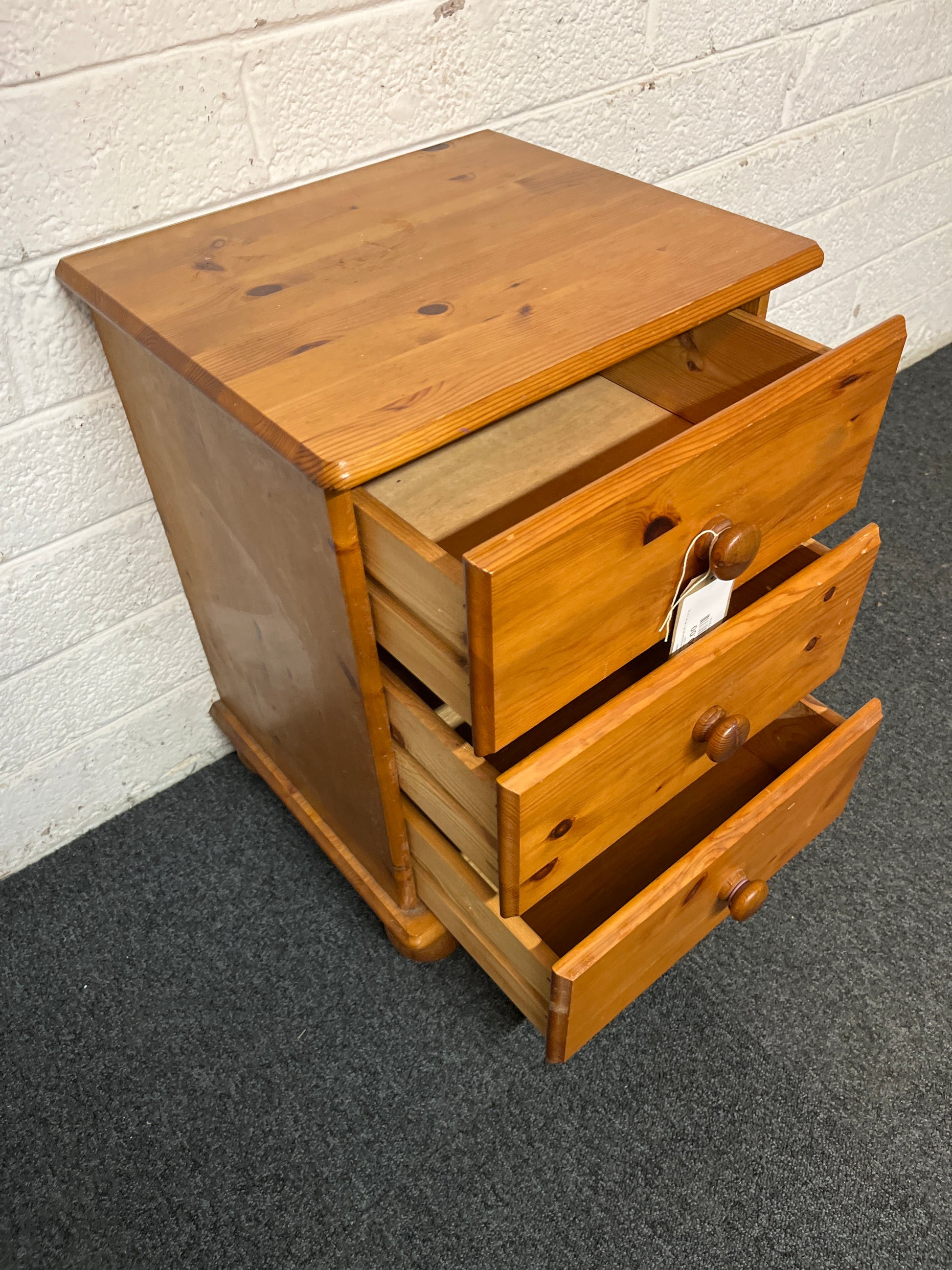 Natural pine 3 drawer bedside locker (H 59 x W 44 x D 39 cm) 1325