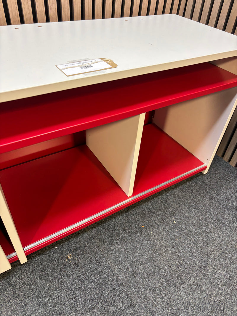 White and red sliding door storage unit (H 55 x W 160 x D 40 cm)