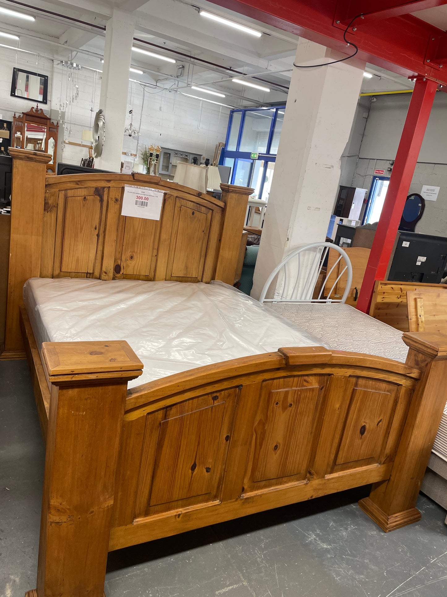 5ft solid dark stained pine high-end bed frame  1126