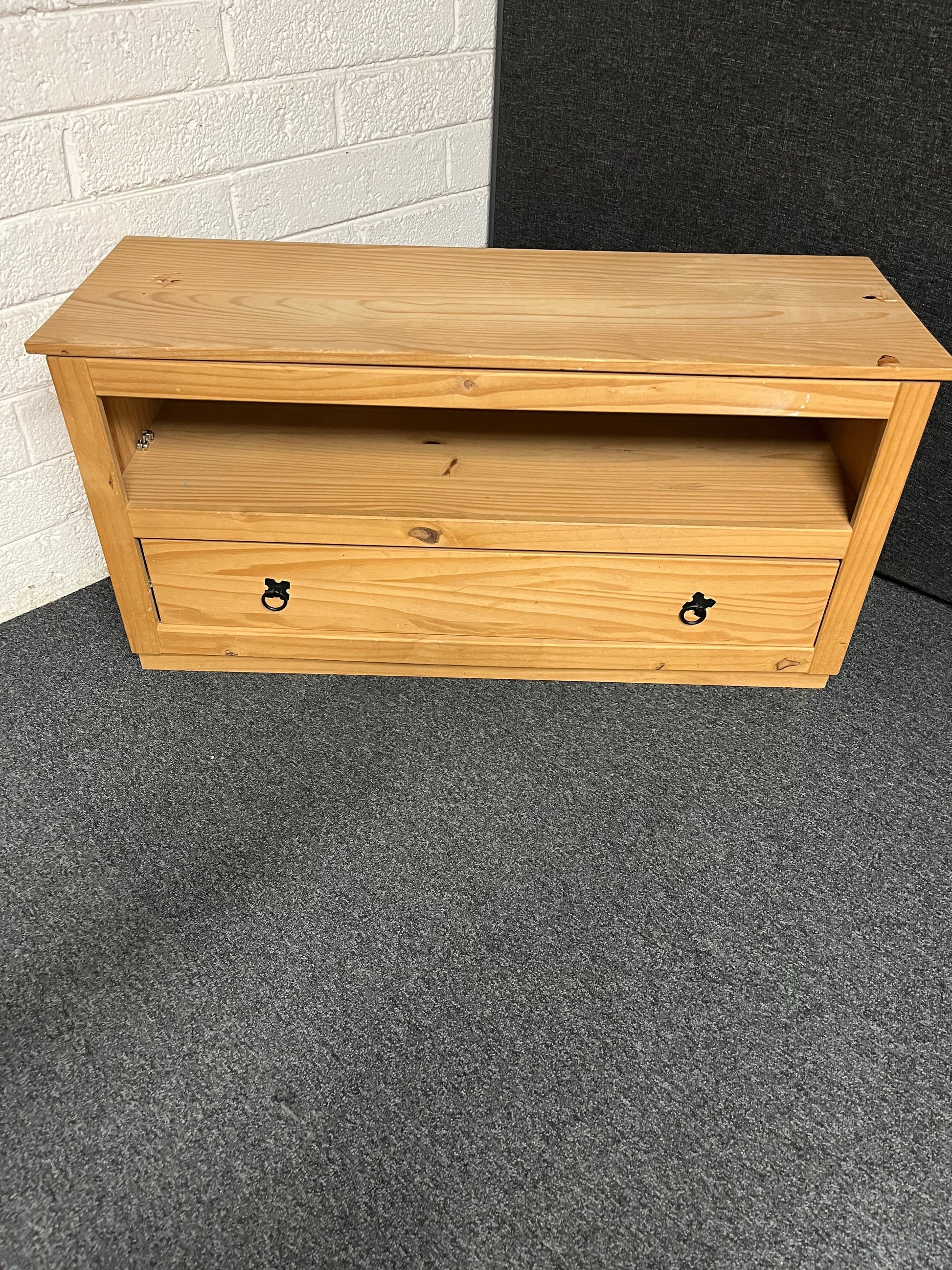Mexican pine 1 shelf 1 drawer tv unit  1225