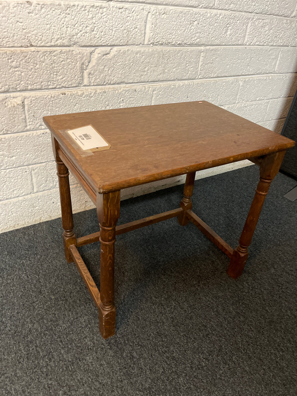 Stained oak lamp table (H 48  x W 50 x D 35 cm) 4625