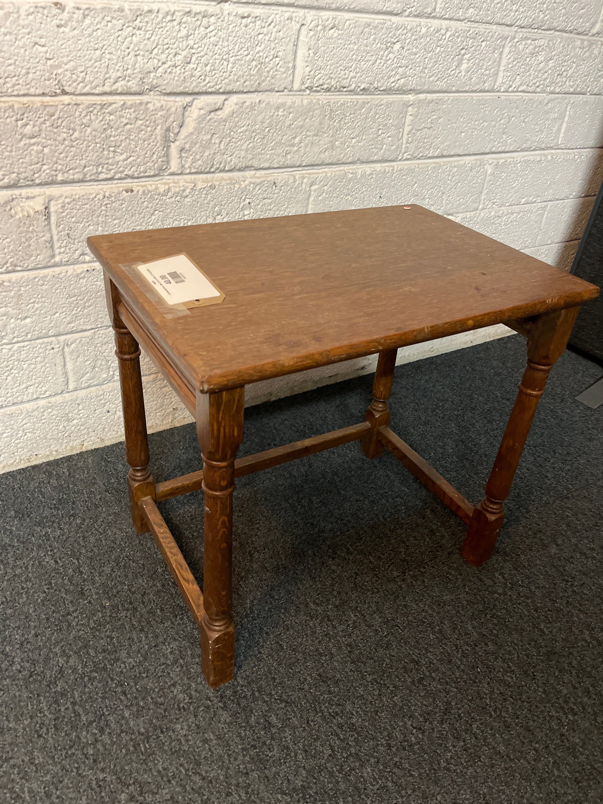 Stained oak lamp table (H 48  x W 50 x D 35 cm) 4625