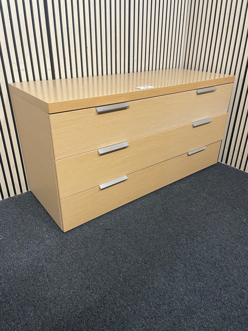 Light oak laminate 6 drawer chest, height 72 cm, width 139 cm, depth 55 cm  44707