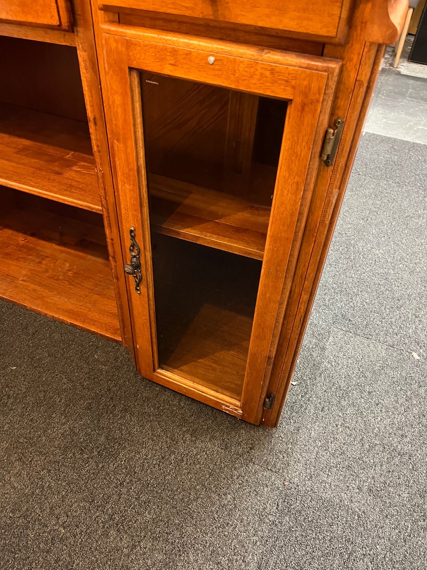 Ornate oak stained tall bar counter with storage drawers (Front H 110 x W 170 x D 60 cm) (Back  H 219 x W 177 x D 35 cm)