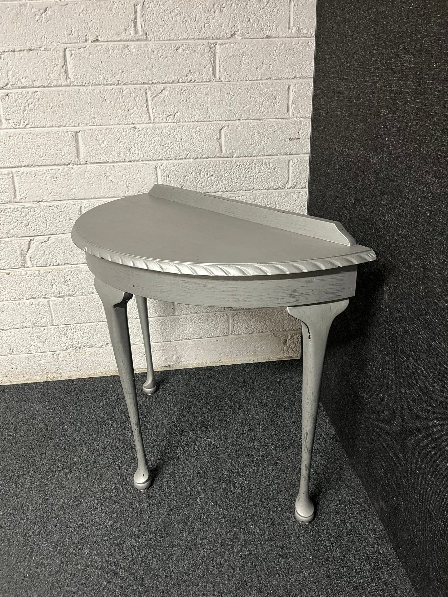 Grey painted half moon console table, rope effect edging (H 760 x W 910 x D 4100 mm) 1225