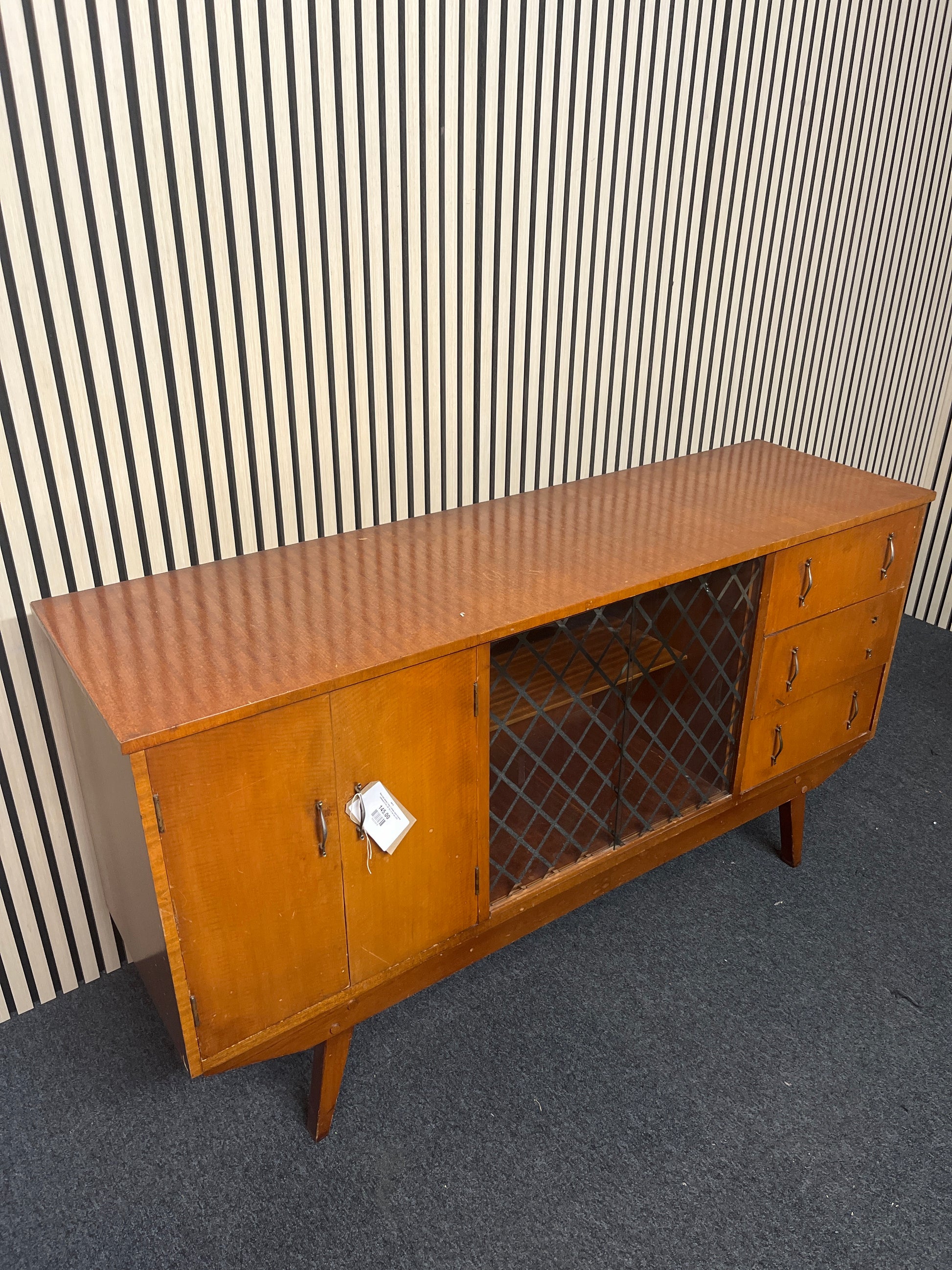 Retro teak stained 2 door 3 drawer glass fronted sideboard (H 83 x W 152 x D 44 cm) 2325