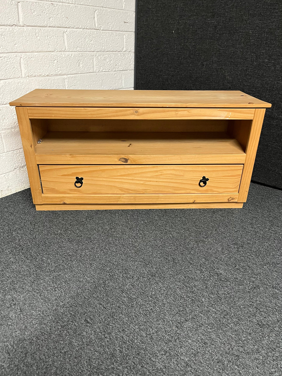 Mexican pine 1 shelf 1 drawer tv unit  1225