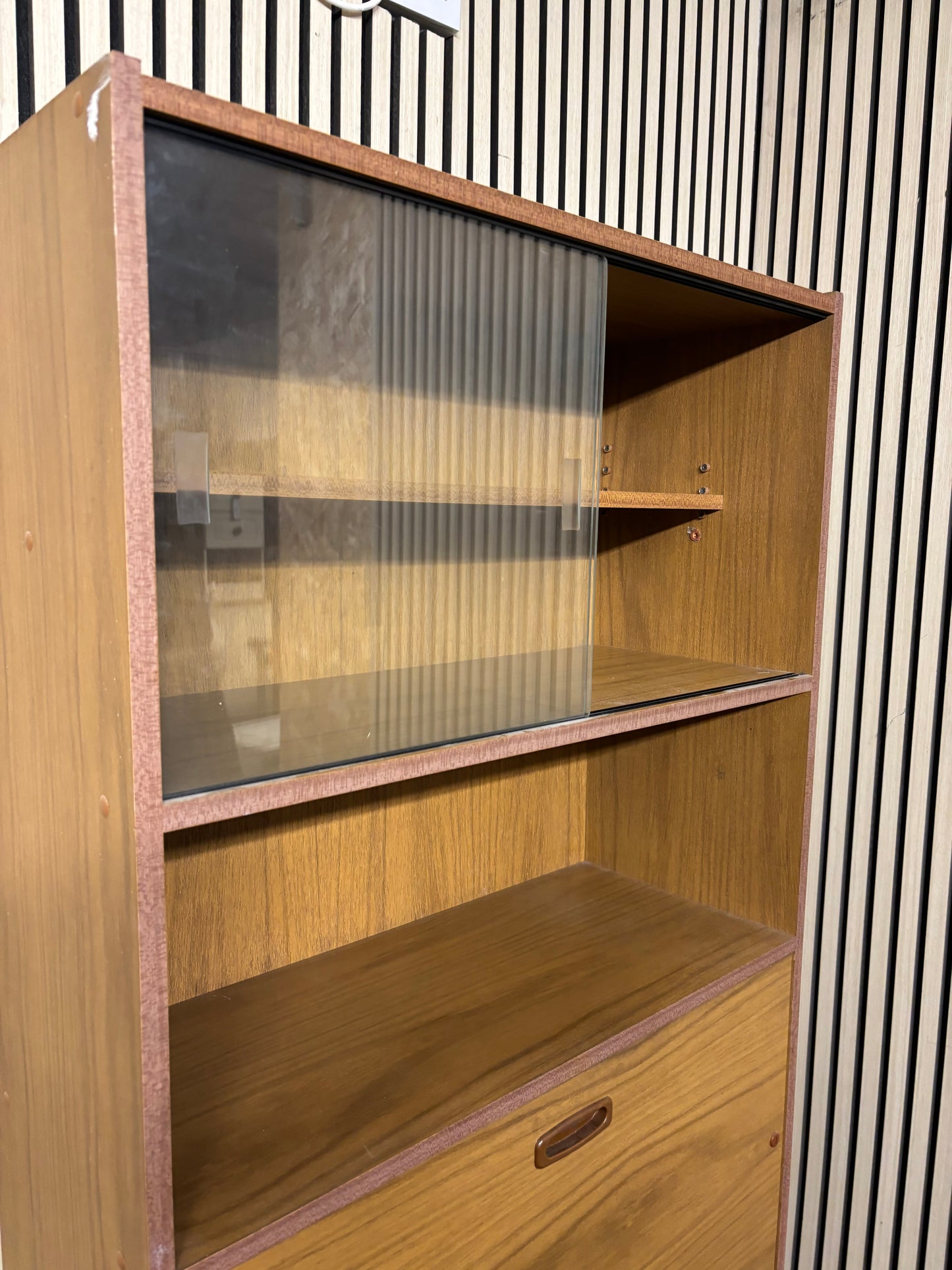 Retro teak 2 door top open mid century display unit with sliding glass top doors (H 180 x W 74 x D 30 cm) 43597