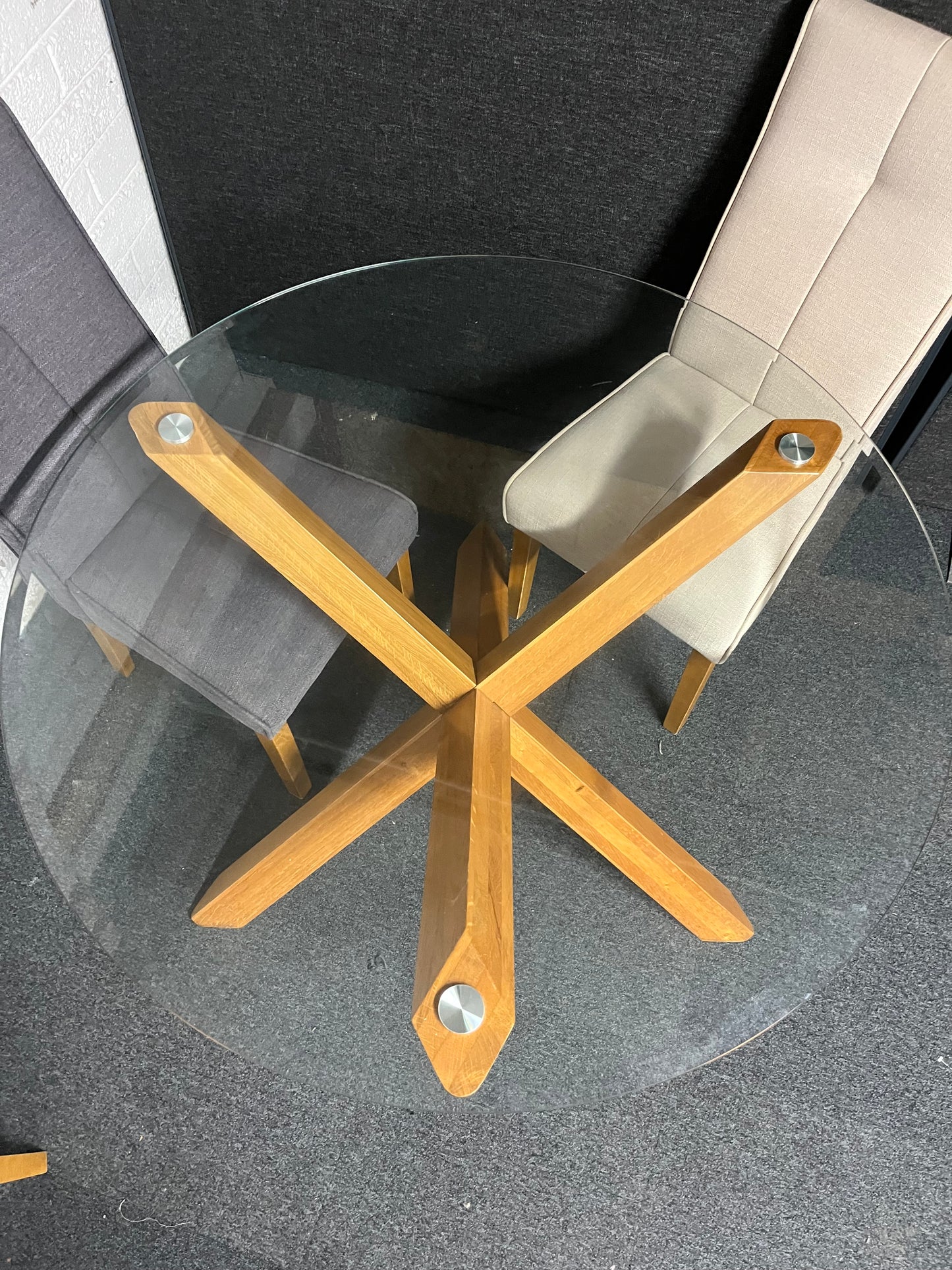 Circular large 1230mm wide toughened glass dining table, solid oak splayed leg base 2225