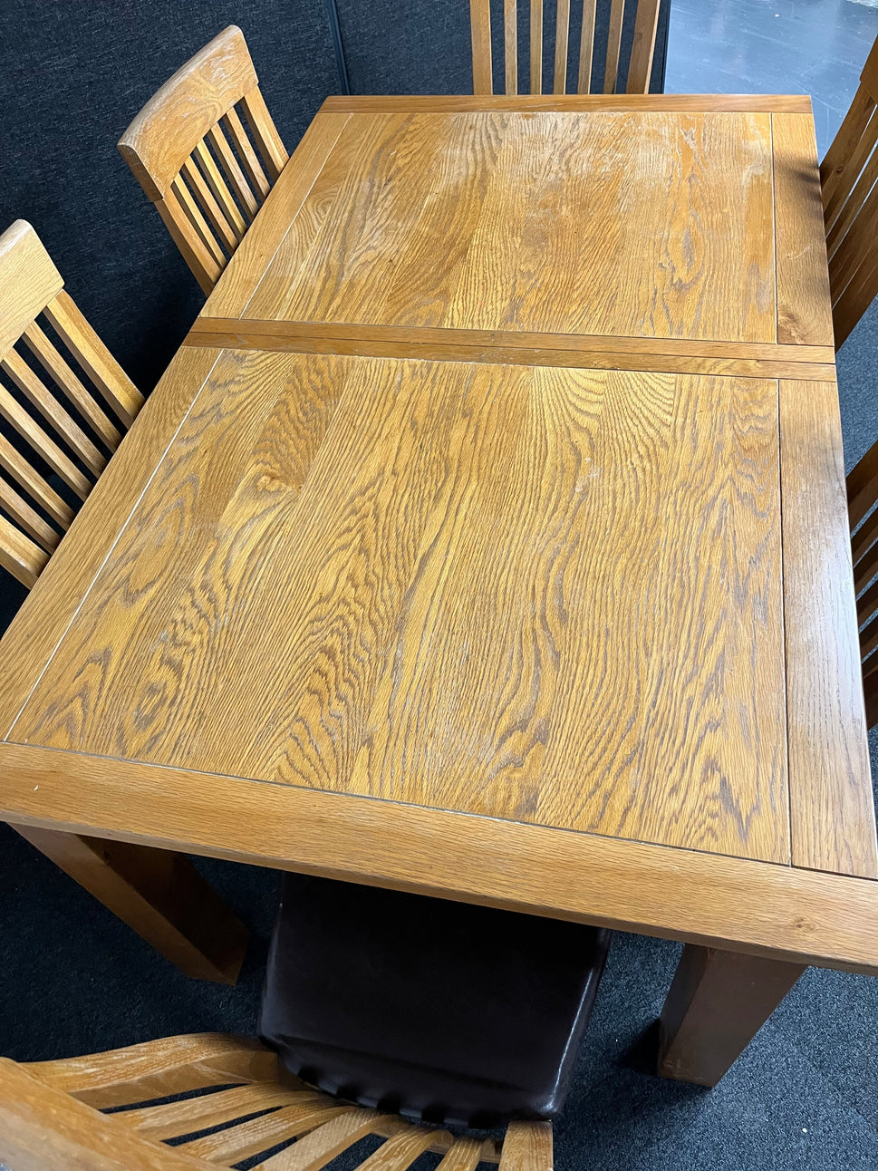 Solid oak extendable dining table (H 780 x W 1500 x D 900 mm) with 6 no. matching chairs with black pu leatherette cushion  1225