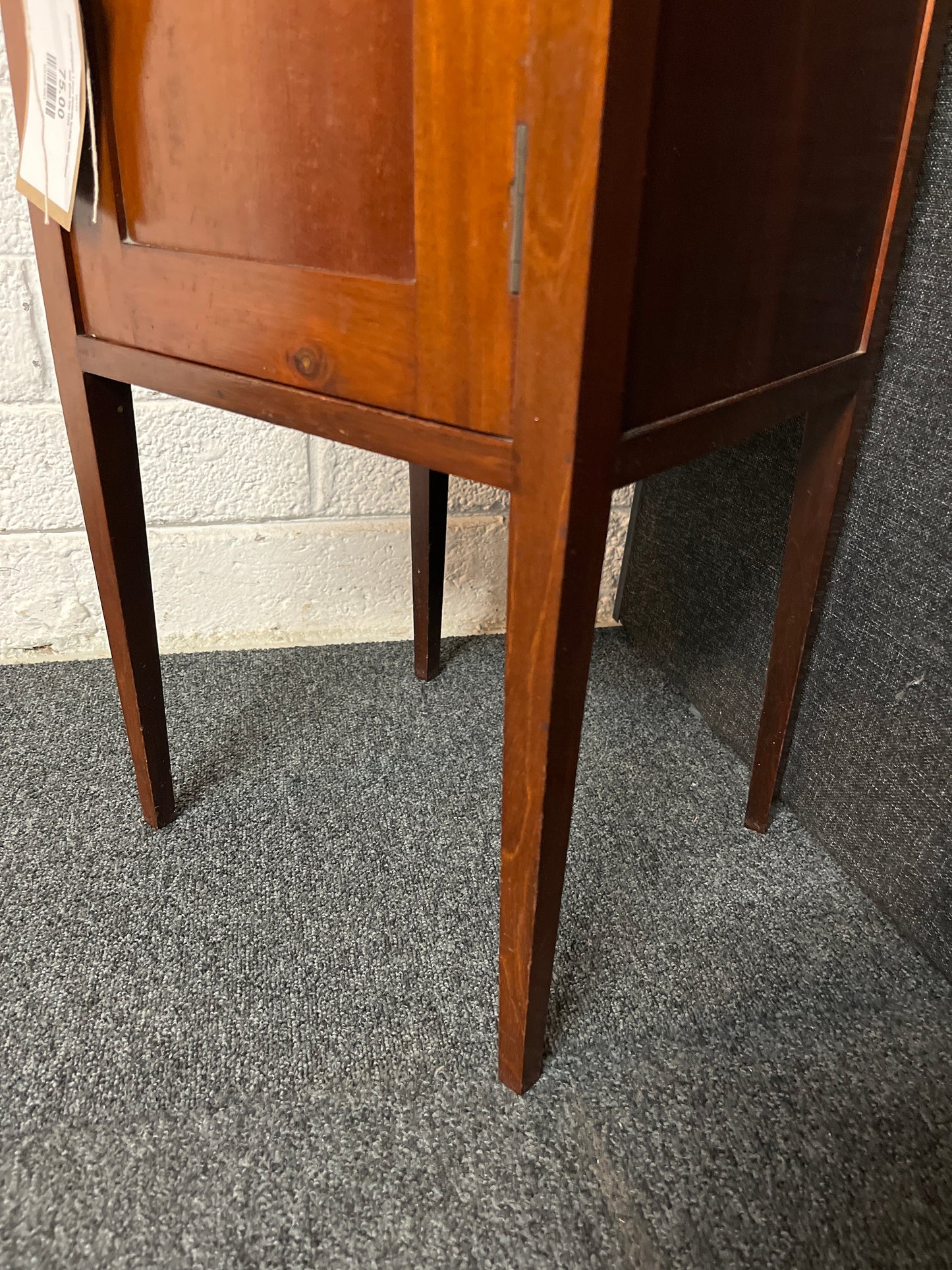 Antique mahogany 1 door bedside locker with upstand and glass top 1225