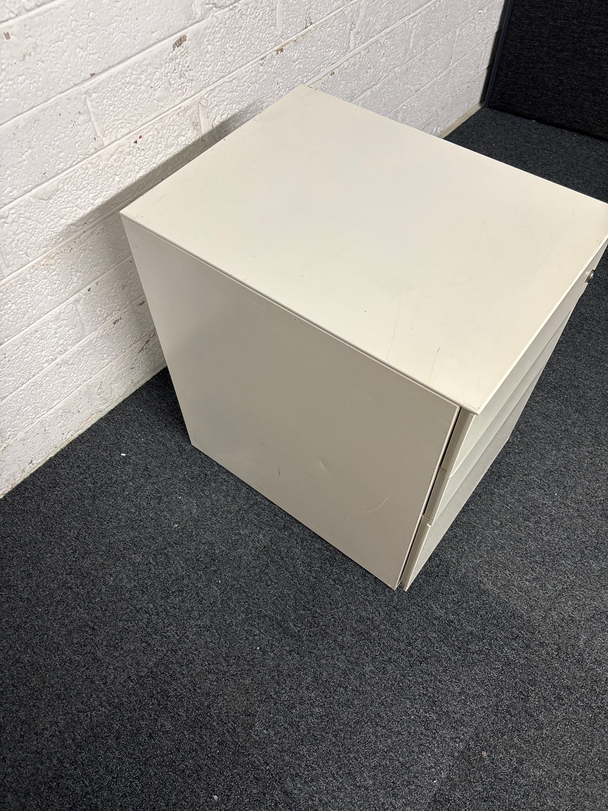 Ex Demo white mobile under desk pedestal