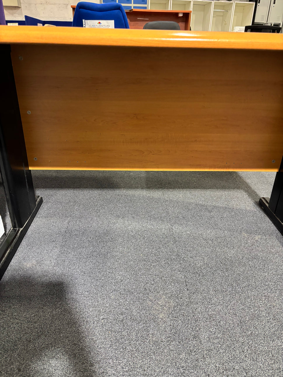 1200x800 cherry laminate straight desk with black cantilever frame