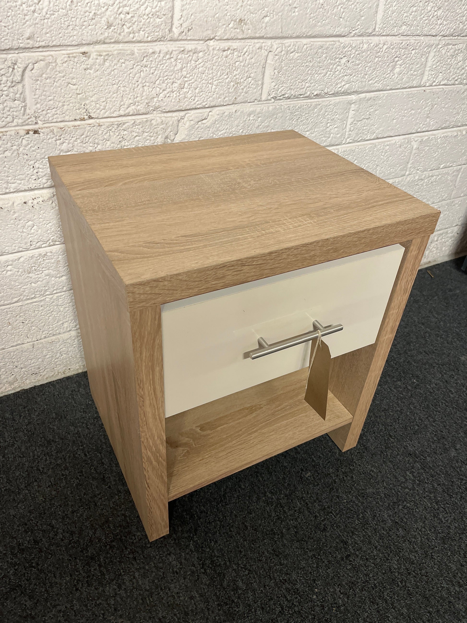 Oak laminate and white gloss bedside locker (H 56 x W 48 x D 42 cm) 2225