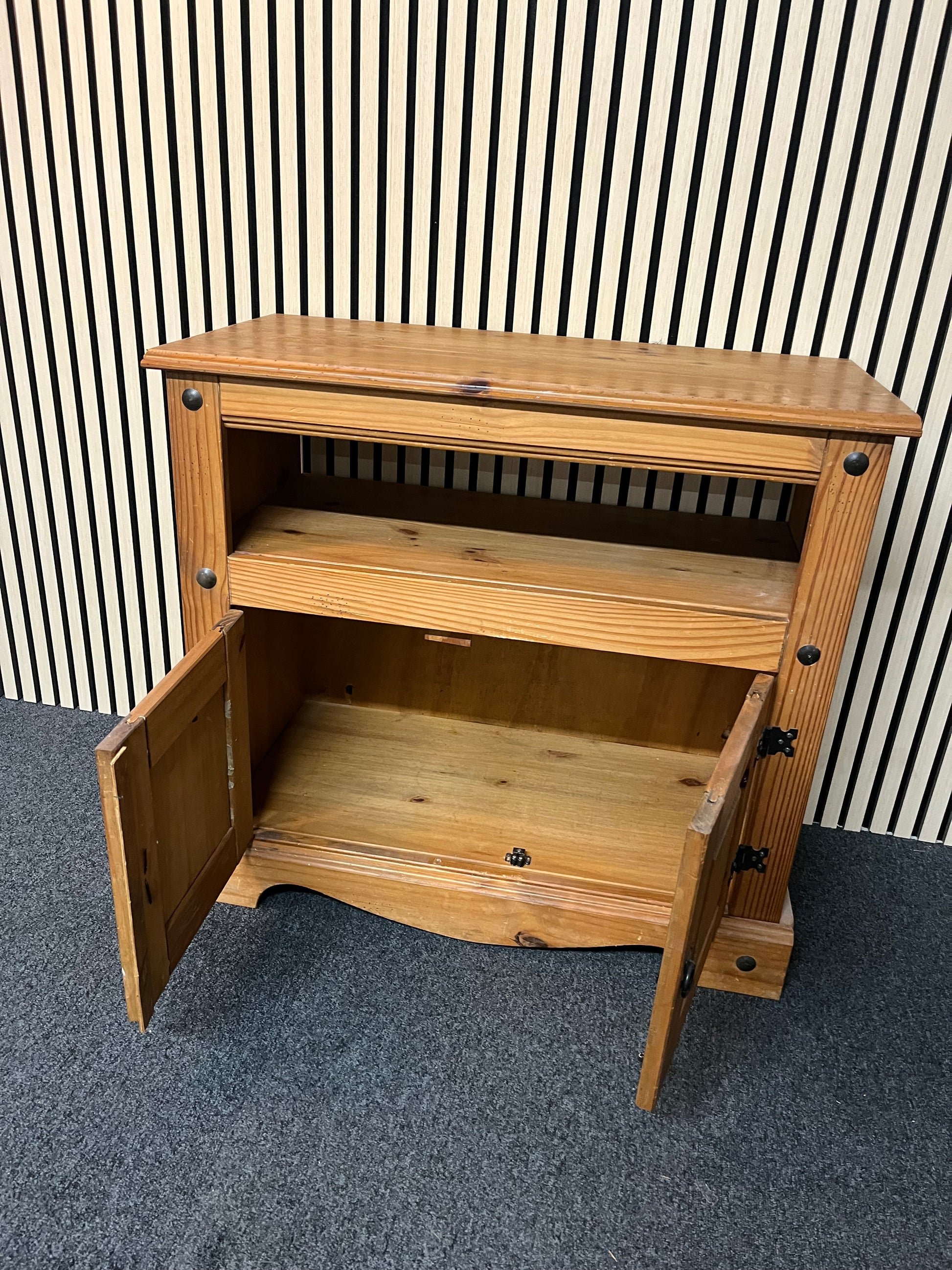 Mexican pine low 2 door TV unit 1325
