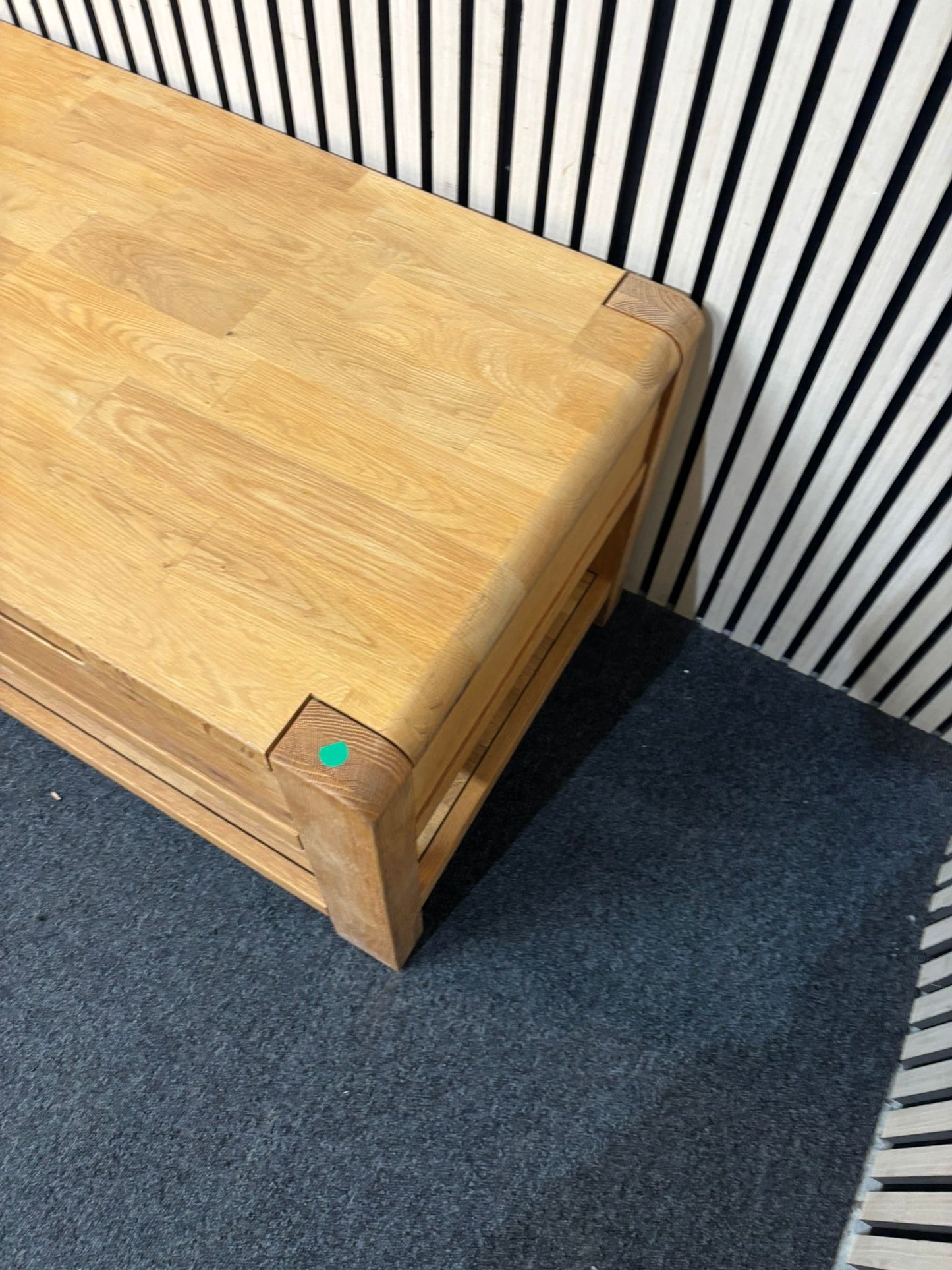 Solid oak 2 drawer low coffee table (H 50 x W 112 x D 55 cm) 2226
