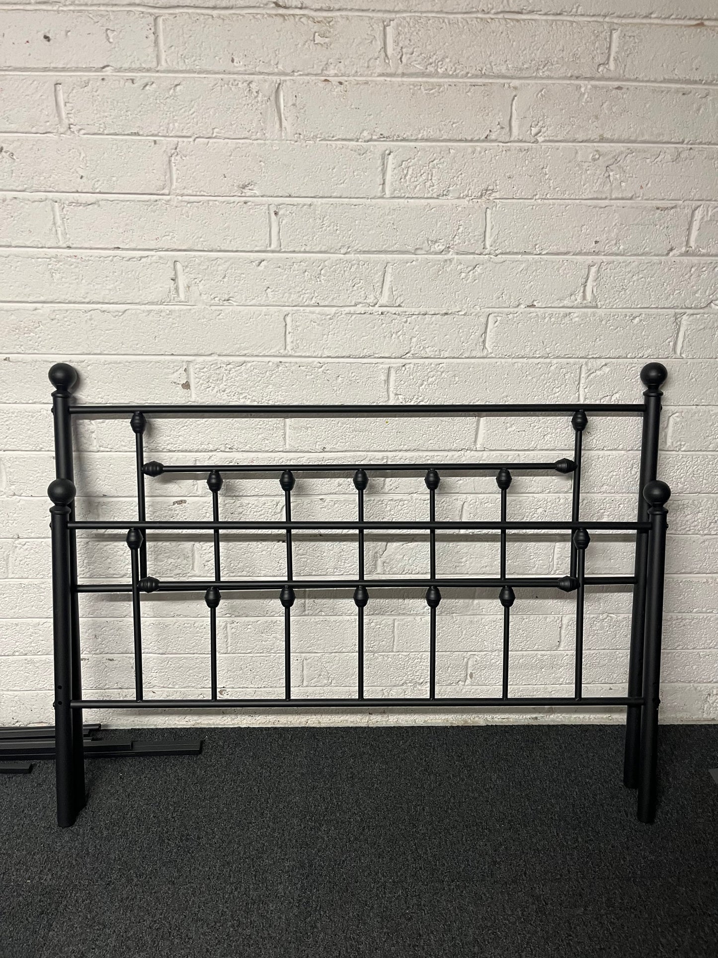 4ft 6 black metal framed bed 2225
