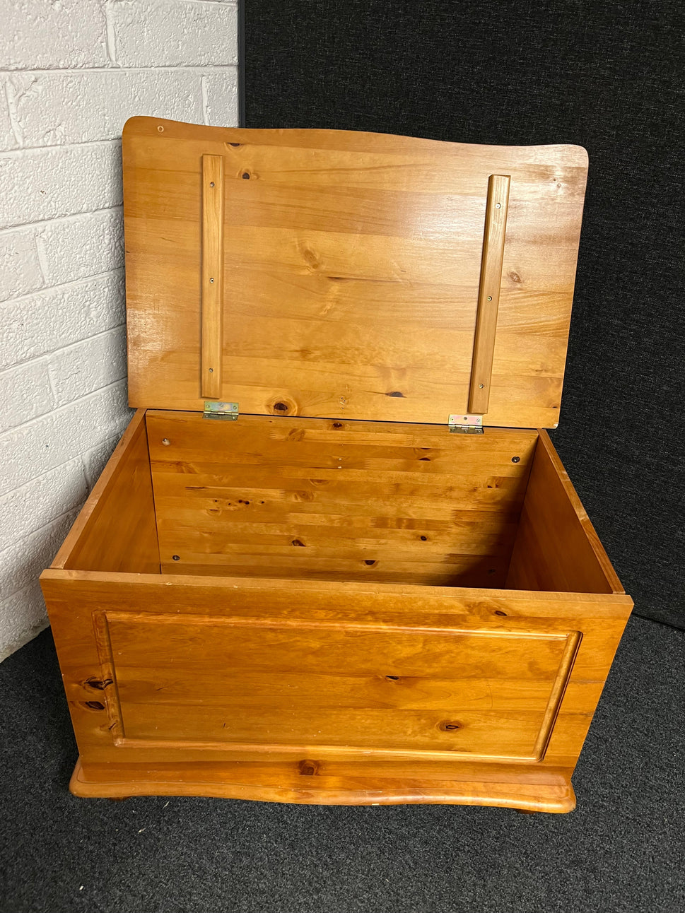 Pine blanket box  1225